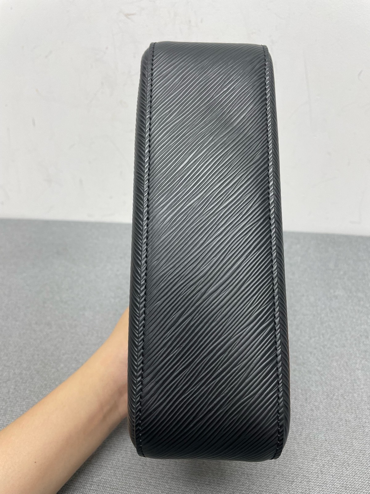 Louis Vuitton Epi Marelle 25 Black Epi Leather Shoulder Crossbody Bag Duty Paid