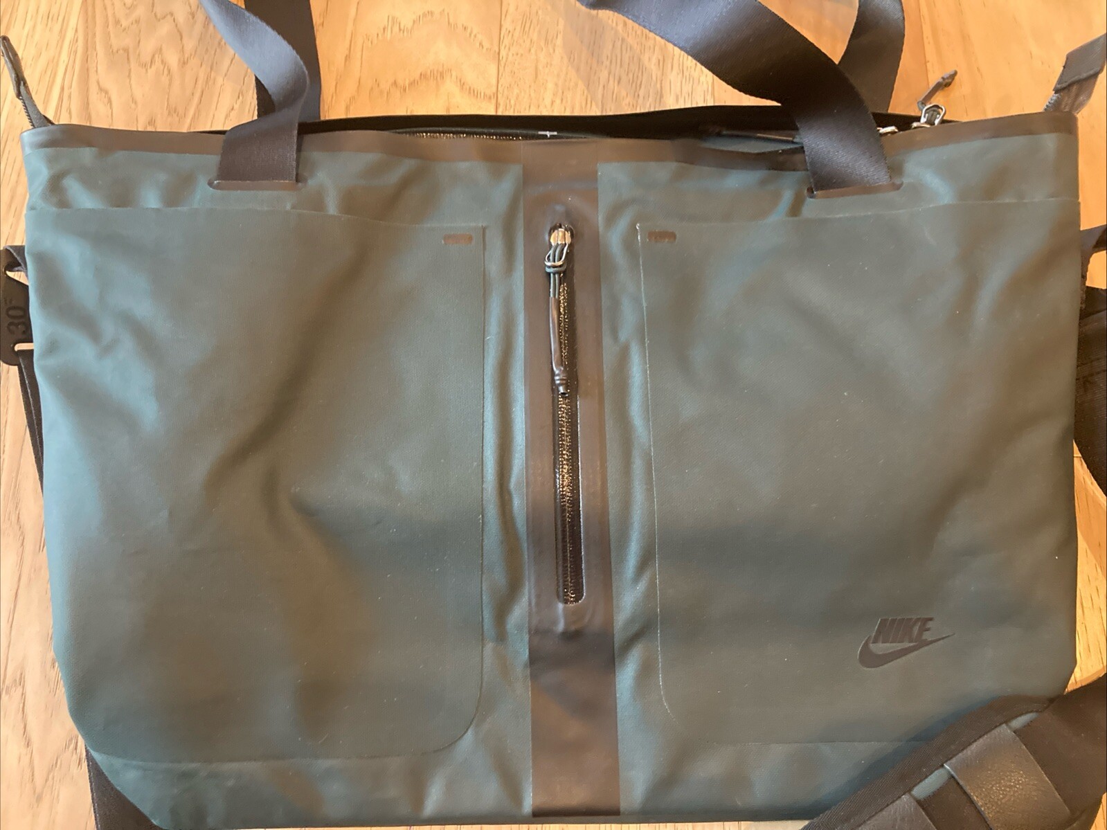 Nike Waterproof Black Nylon Travel Shoulder Hobo Messenger Carry On Bag 21″