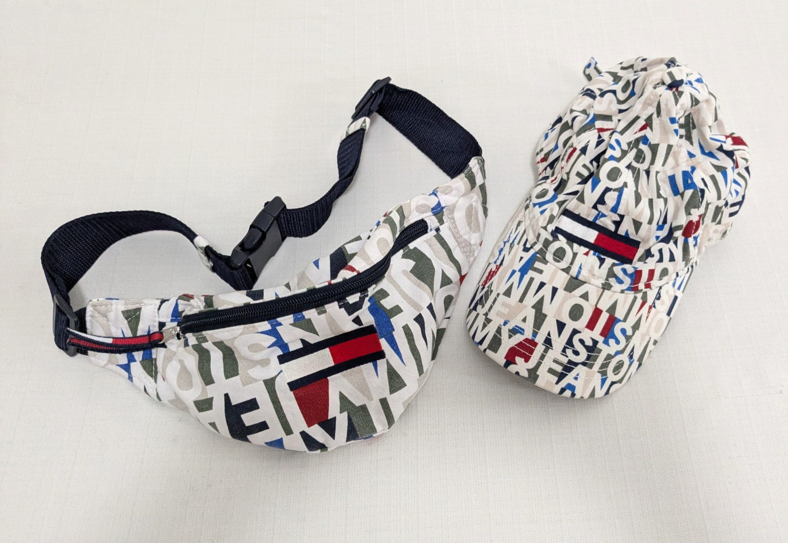 Tommy Jean’s Women’s Zip Fanny Pack & Matching Hat Cap White All Over Print