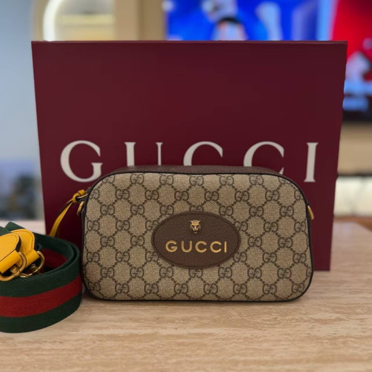 Authentic Gucci Neo Vintage GG Supreme Tiger Head Camera Crossbody Bag 476466