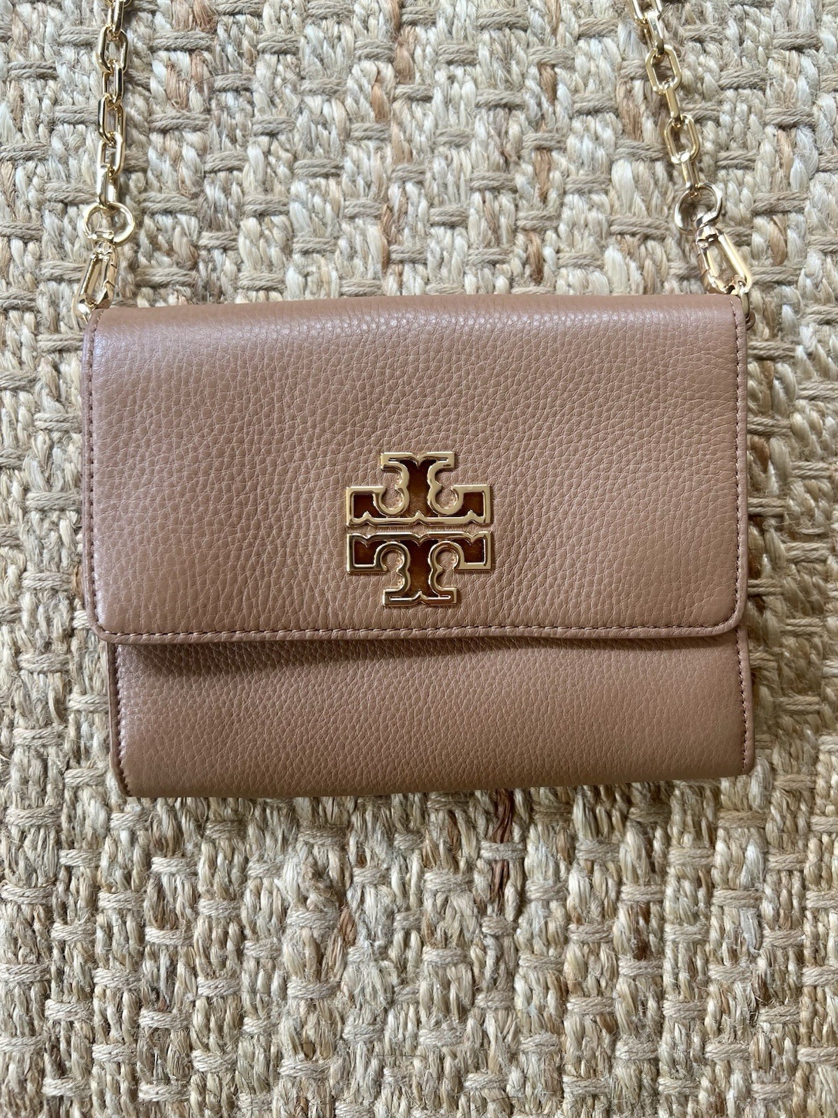 New with Tag Tory Burch Britten Chain Wallet Color -Bark women’s crossbody
