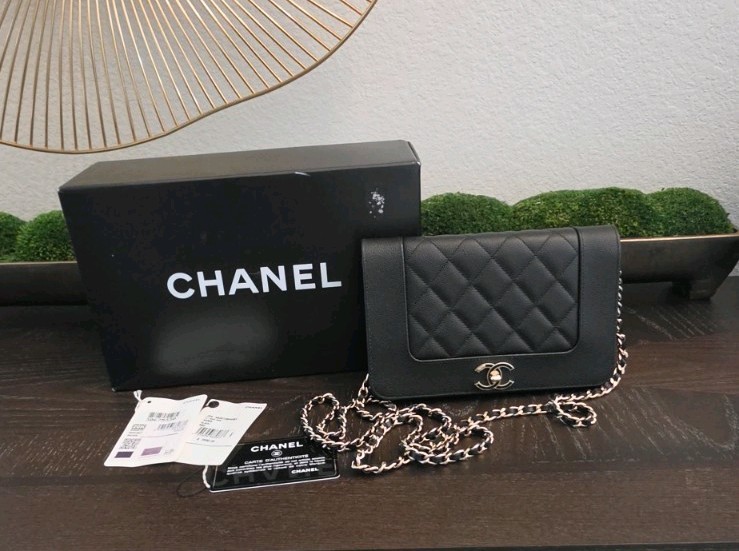 Chanel WOC caviar