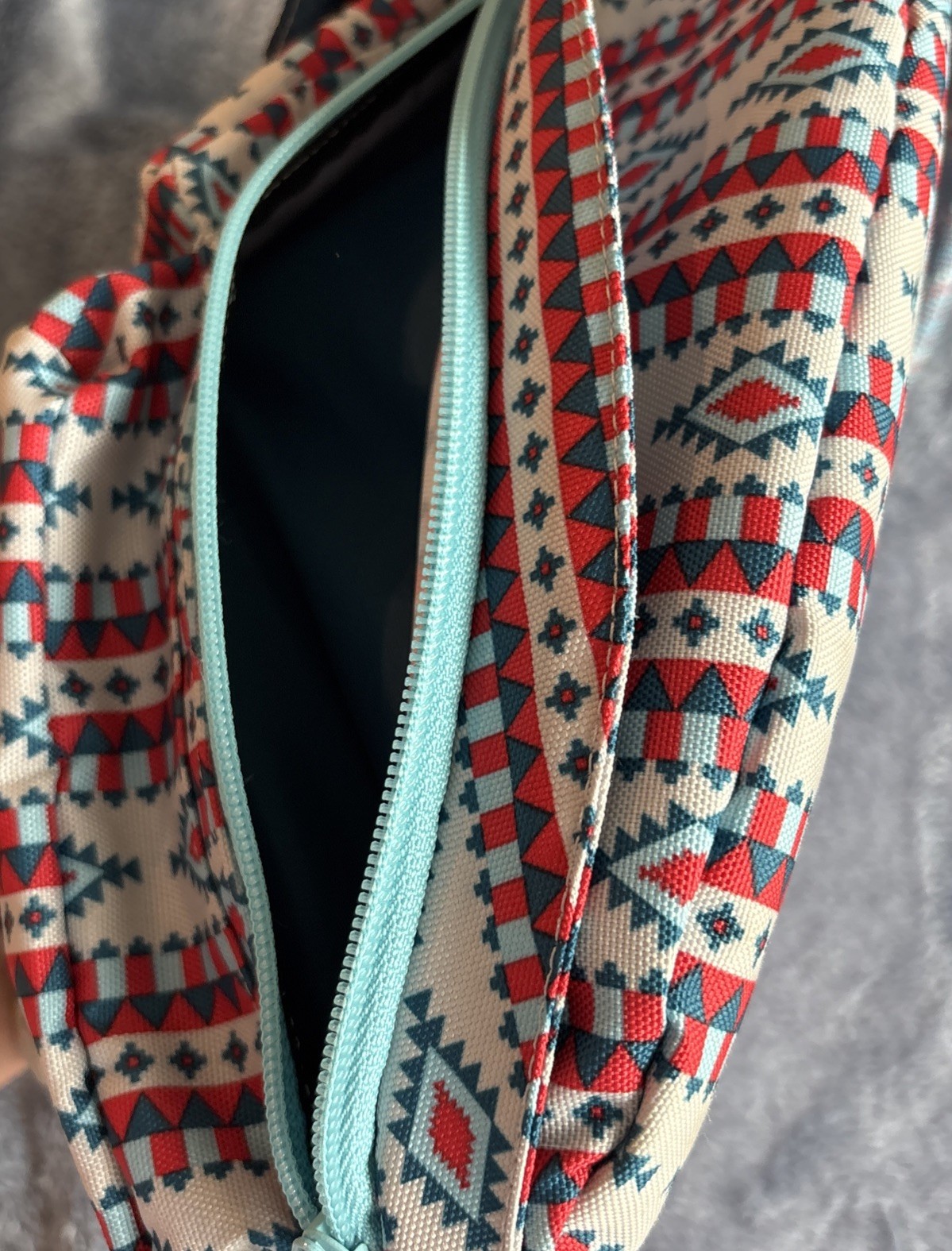 Kavu rope sling bag crossbody Pack Very Clean cond aztec print blue red and gray