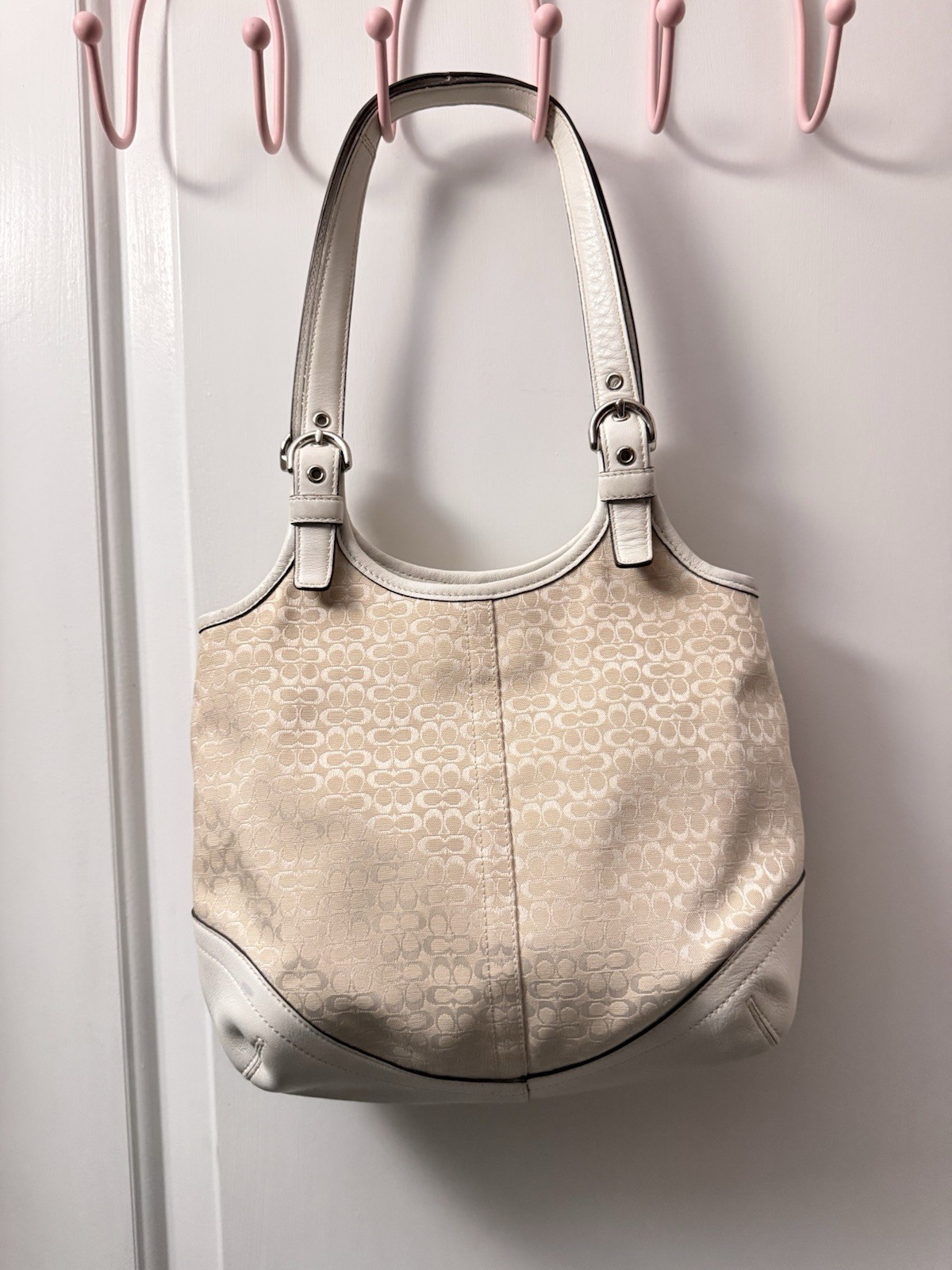 Coach White Signature Shoulder Bag Silver Hardware Magnetic Zip Lined Pockets