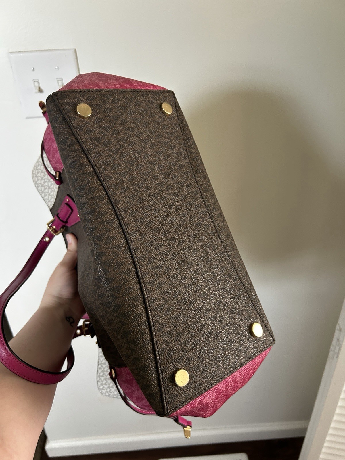 Michael Kors Voyager Large Monogram Tote Brown Pink Trim Gold Zip Strap