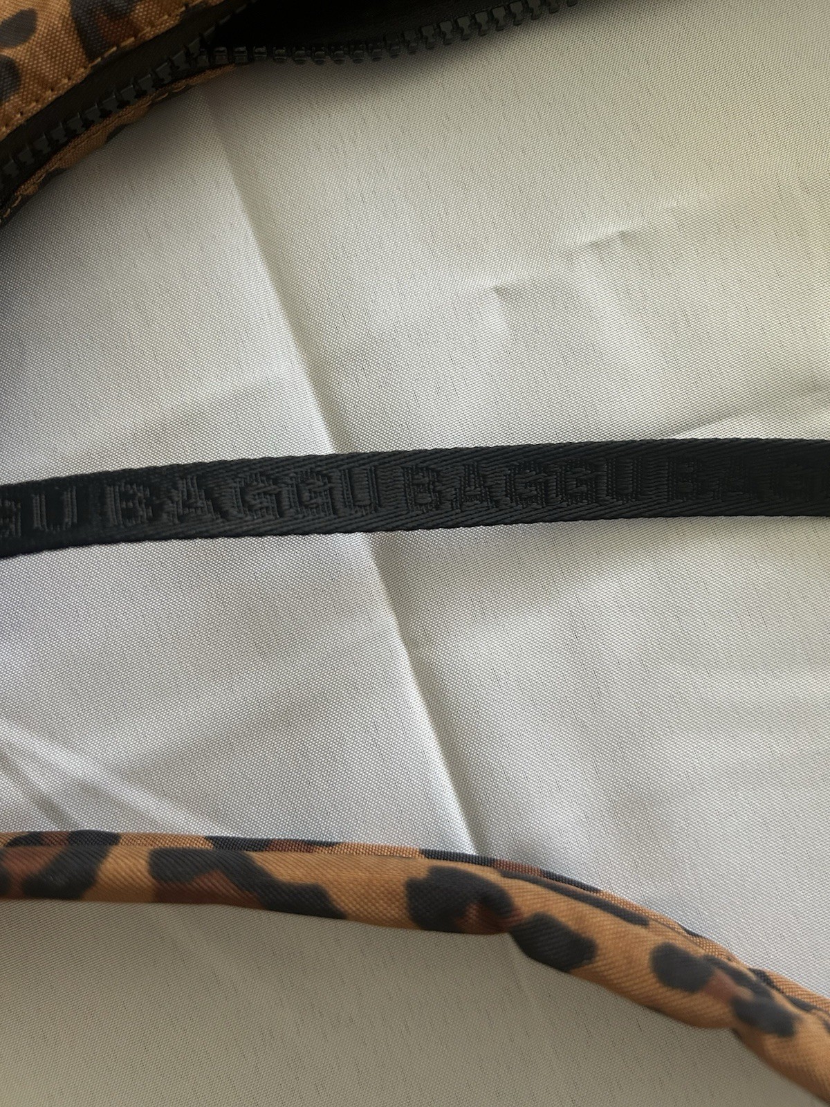 BAGGU Leopard Animal Print Shoulder Bag Zip Top Brown/Black Zipper Accent