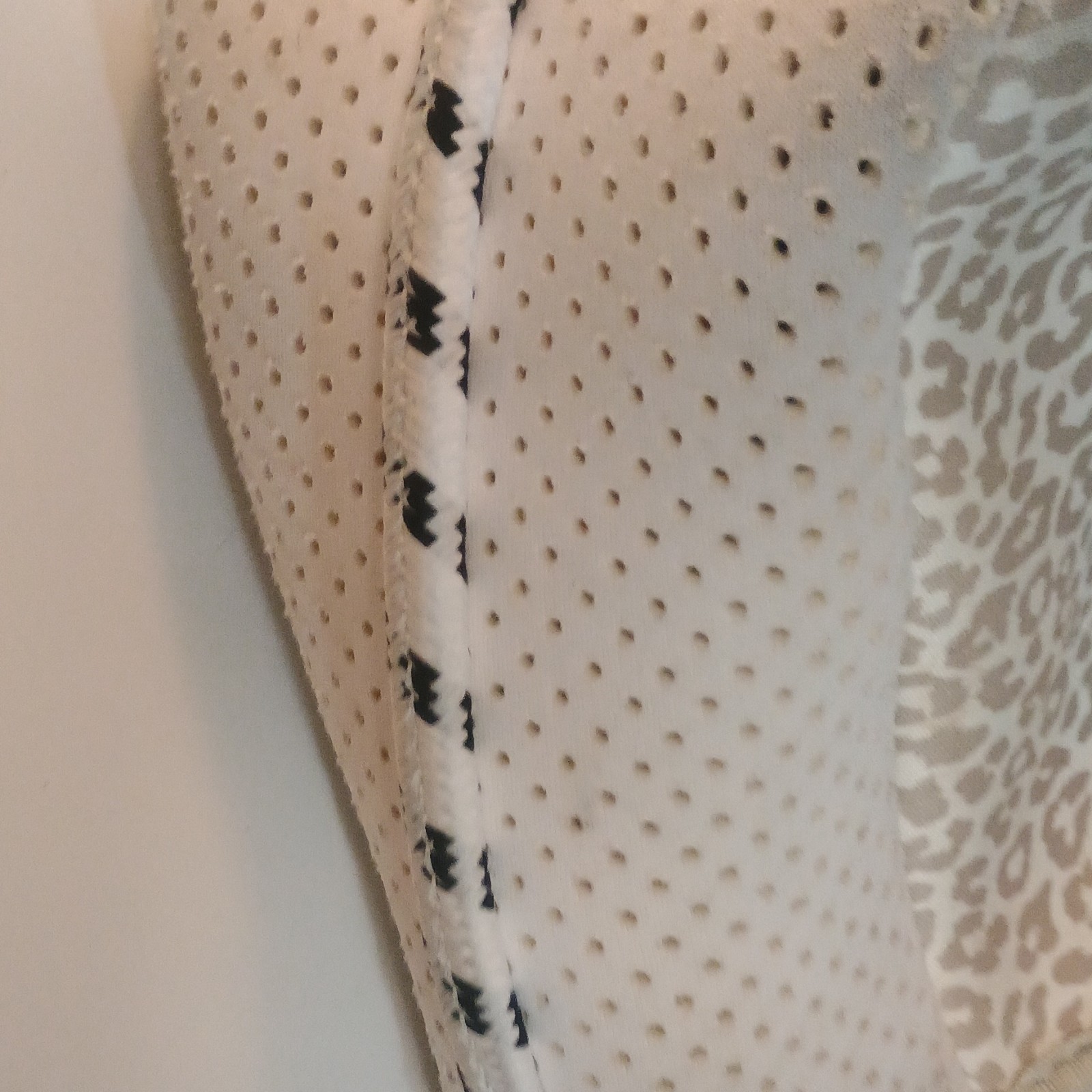 JEN&CO Leopard Print Perforated Zip Purse With Rope Handles & Makeup Bag