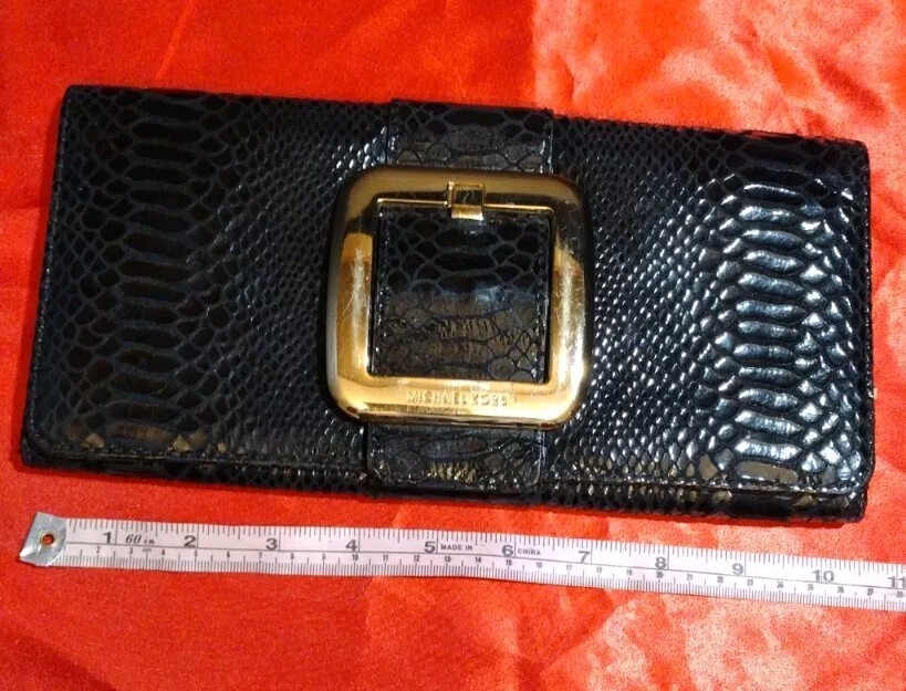 Michael Kors Womens Animal Print Snap Button Buckle Flapped Clutch Black (0107)