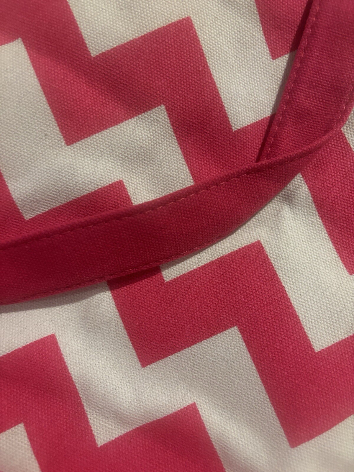 Tote Bag Canvas Chevron Print Hot Pink White Purse Lightweight Lined Zipper