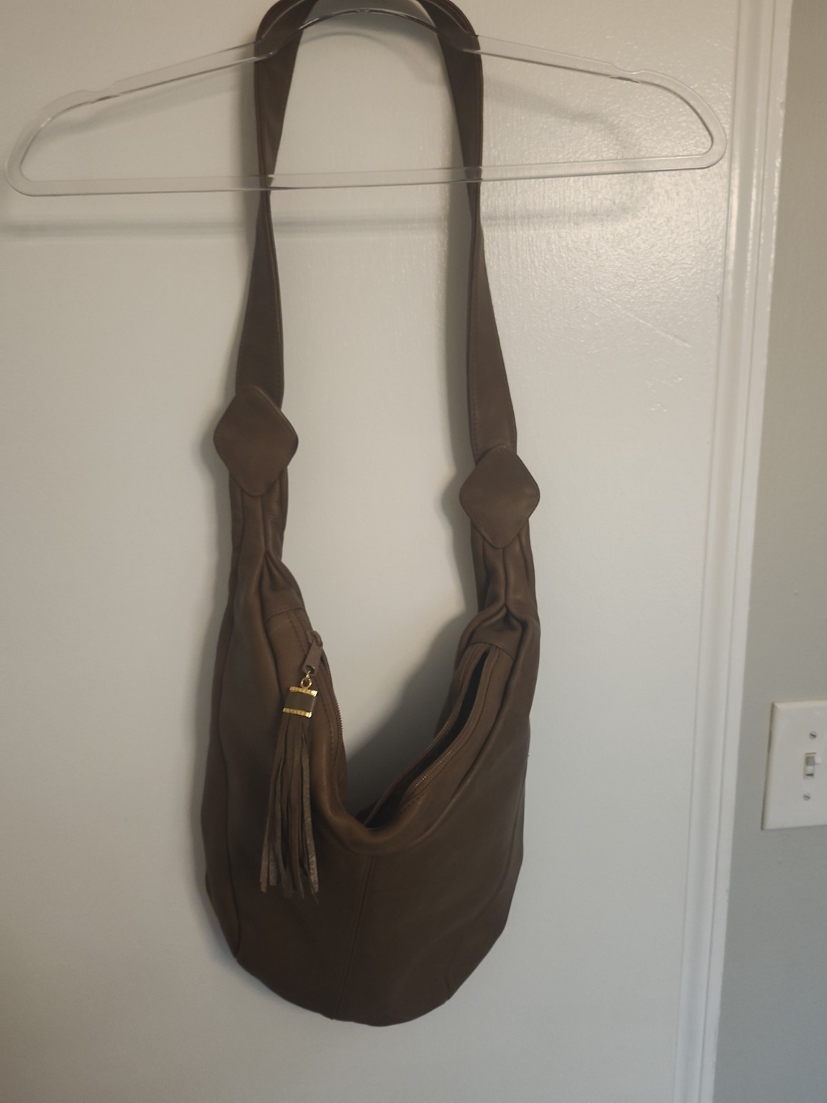 Brio vintage leather Hobo handbag (Olive Brown W/ Gold)
