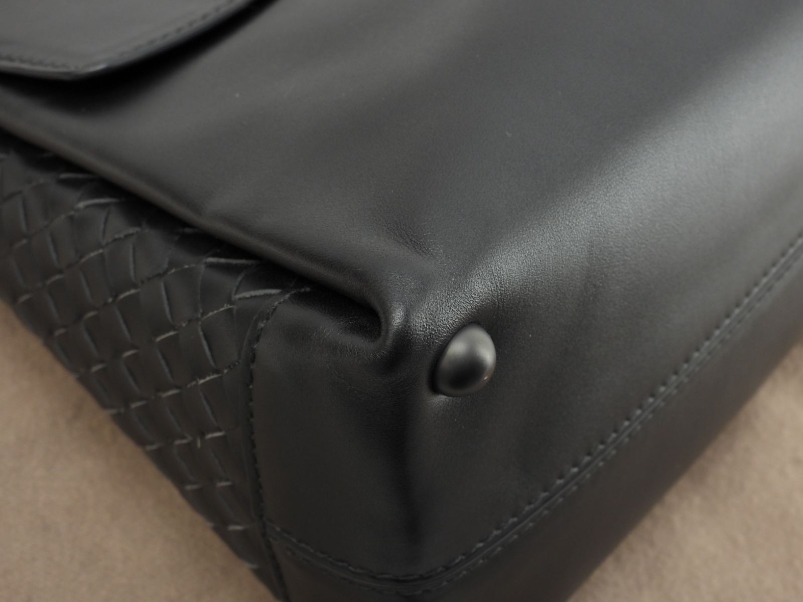 Bottega Veneta Pizza MM Intrecciato Leather Black 11.8*7.8*5.1 inch