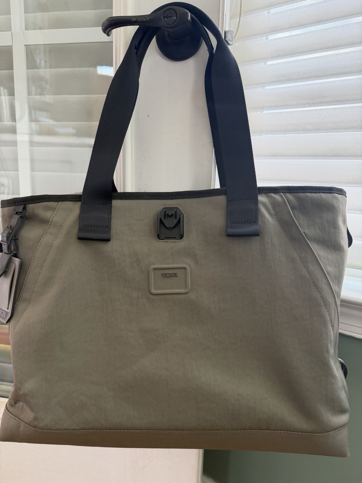 Authentic TUMI Alpha Bravo Retreat Tote – Sand – Excellent Condition – MSRP $495