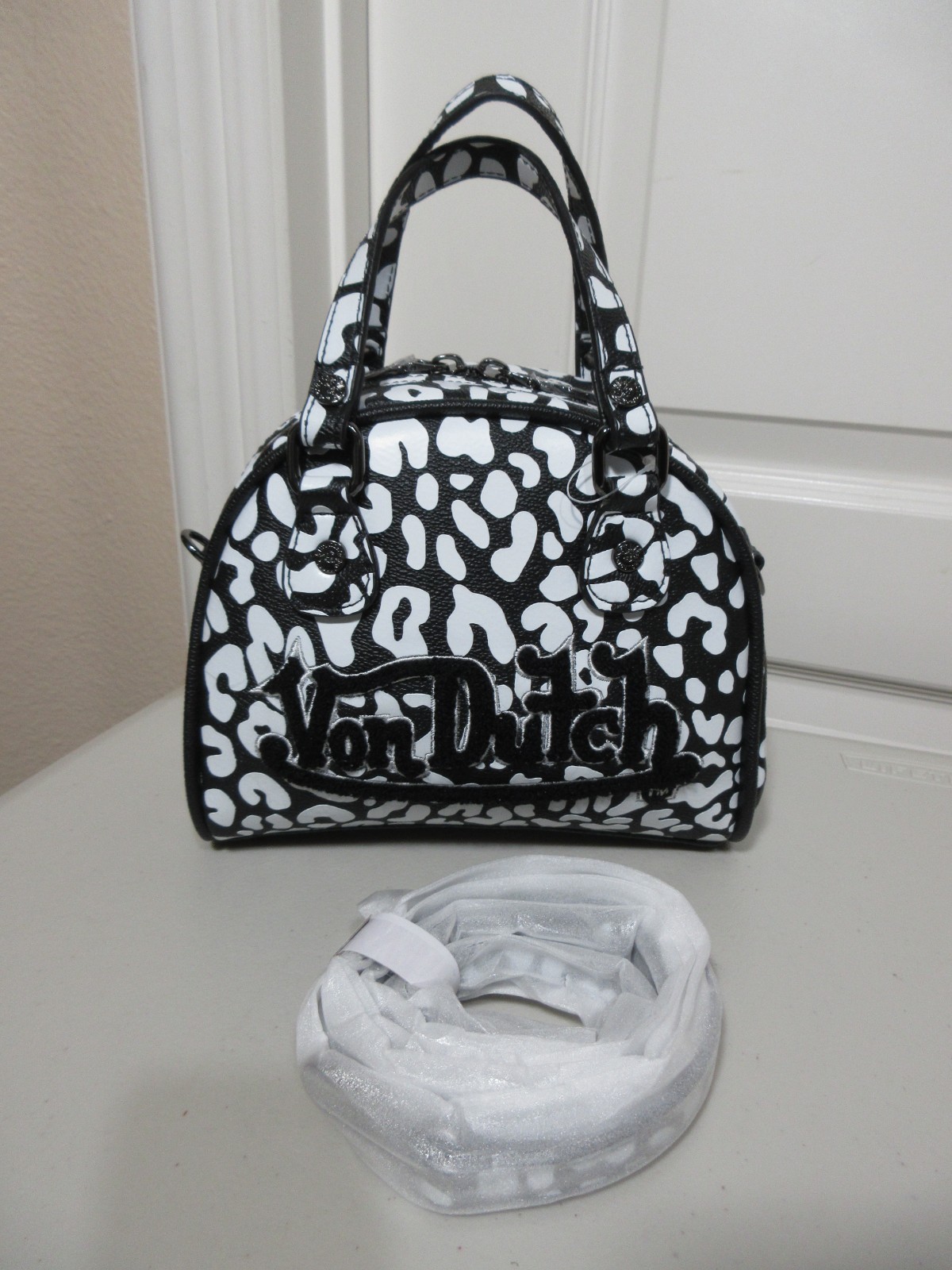 NEW VON DUTCH WHITE CHEETAH BLACK/WHITE BOWLER SATCHEL/SHOULDER BAG