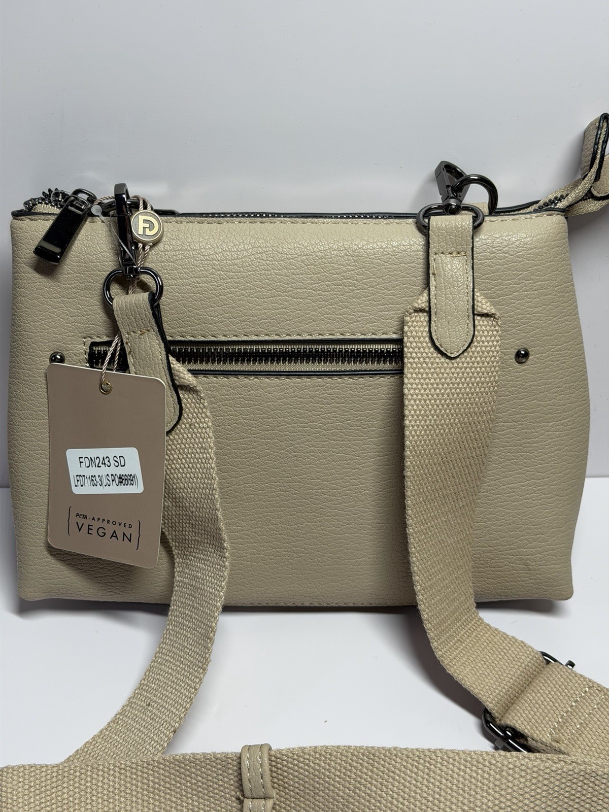 Fashion Dazzle New York Crossbody Bag Purse Mini Beige Faux Leather SilverChain