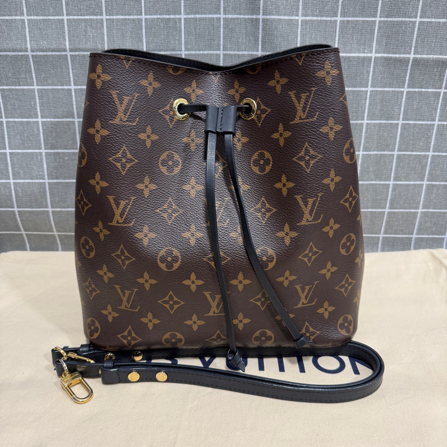 Louis Vuitton Pre-Owned Authentic Néonoé Bucket Bag M44020 26.0x 26.0x 17.5 cm