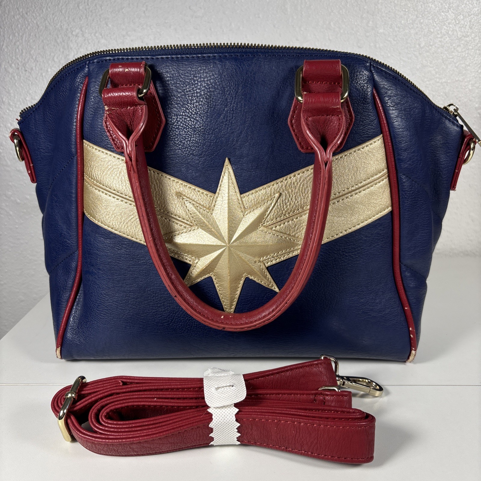 Bioworld Captain Marvel Comic Star Women’s Shoulder Bag Purse Near Mint