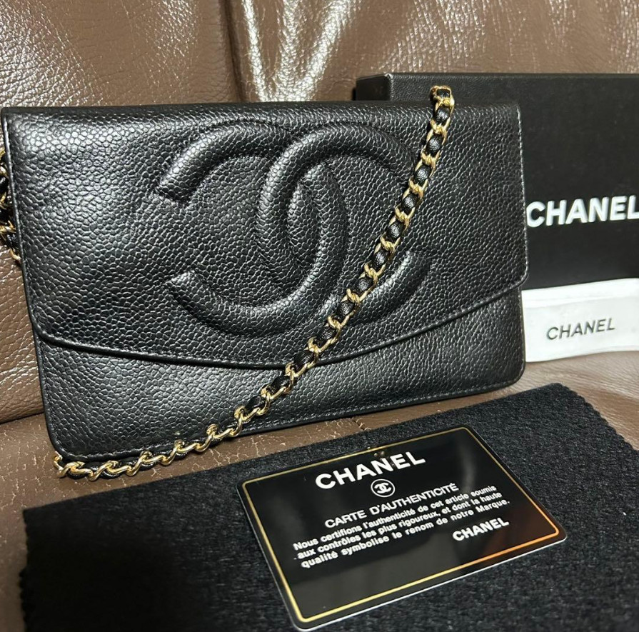 Authentic CHANEL Vintage Caviar Skin Chain Wallet Black CC Logo Shoulder Bag