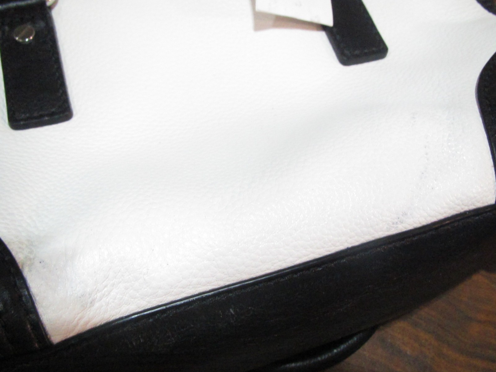 NWT! BEAUTIFUL MICHAEL KORS HAMILTON CENTER STRIPE BLACK, WHITE LEATHER PURSE