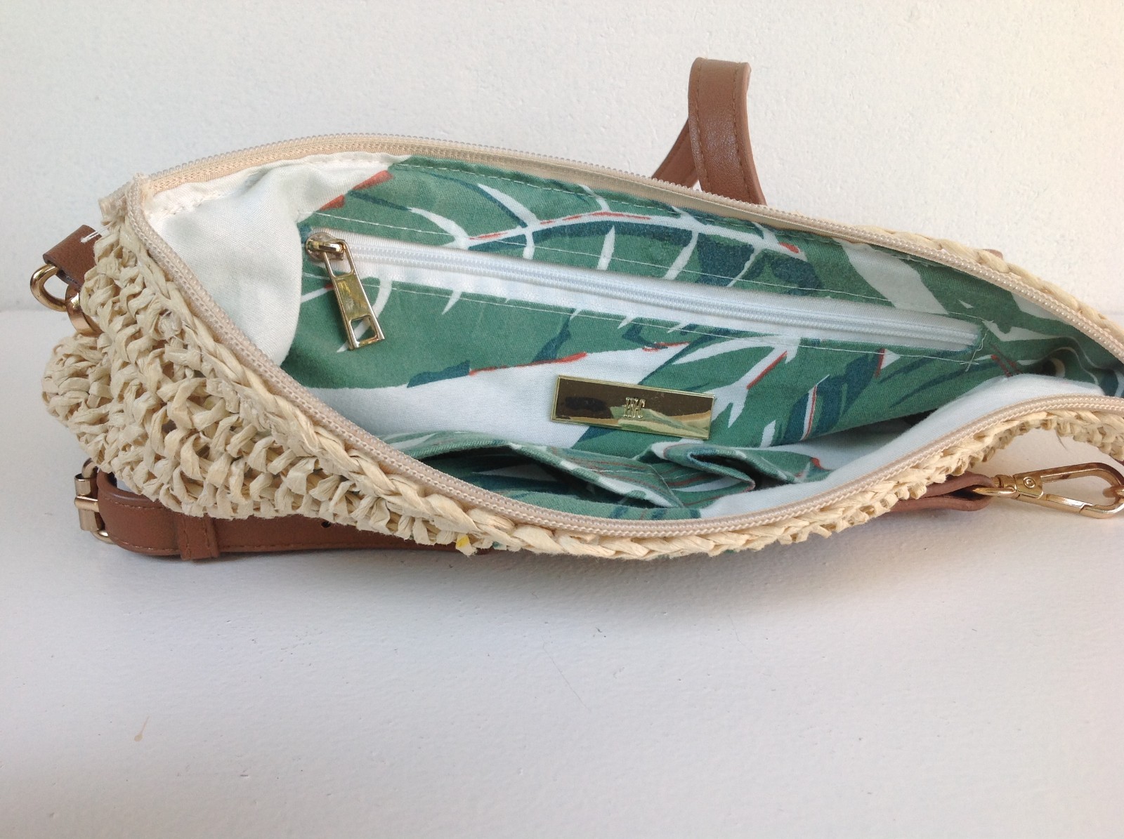 Tropical straw purse/handbag with shoulder strap *missing closing zipper*