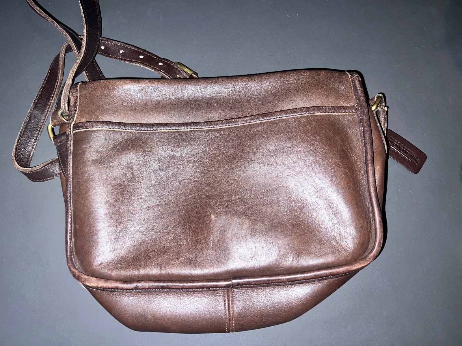 Vintage Coach 9790 Chocolate Brown Leather Crossbody City Bag Turn Lock Closure