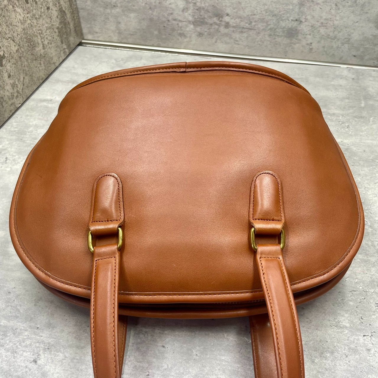COACH Pelham 9958 Dome Glove Tanned Leather Gold Hardware Authentic Brown