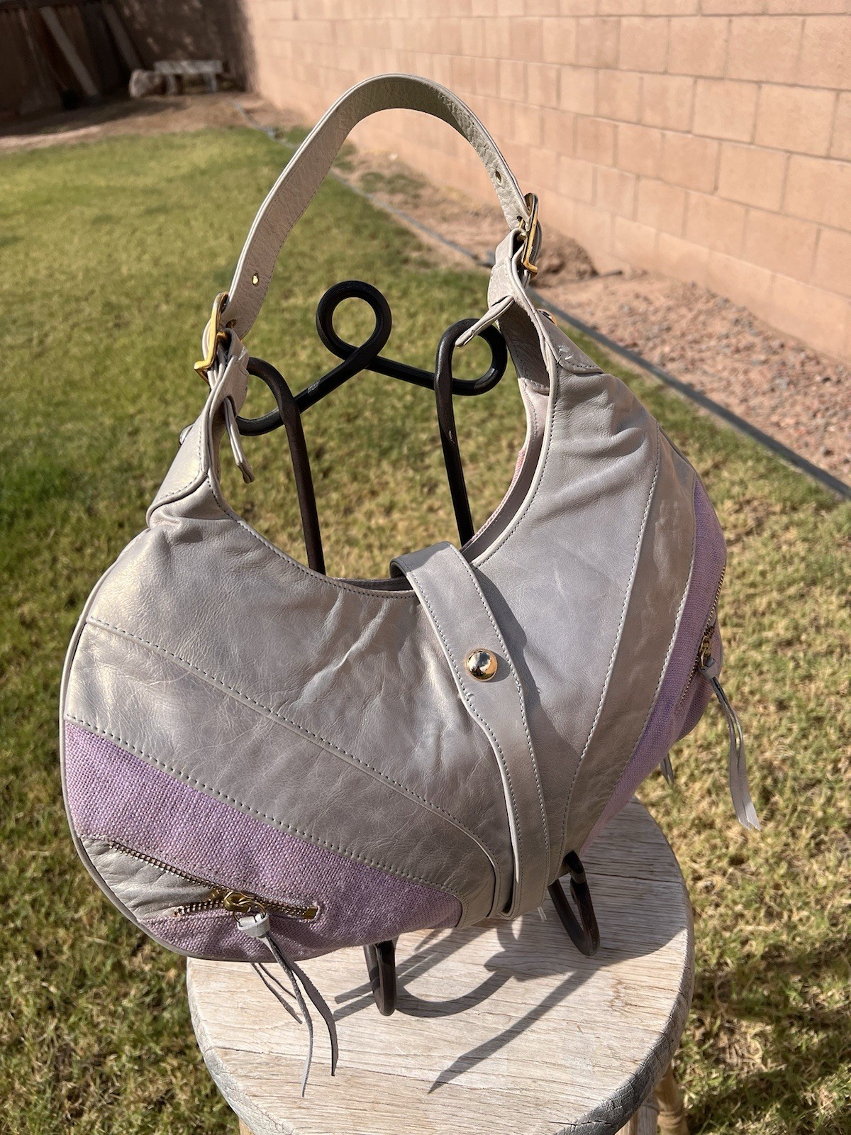 BOTKIER VINTAGE ICONIC CRESCENT HOBO BAG LAVENDER & PEARL LEATHER TRIGGER CLIP