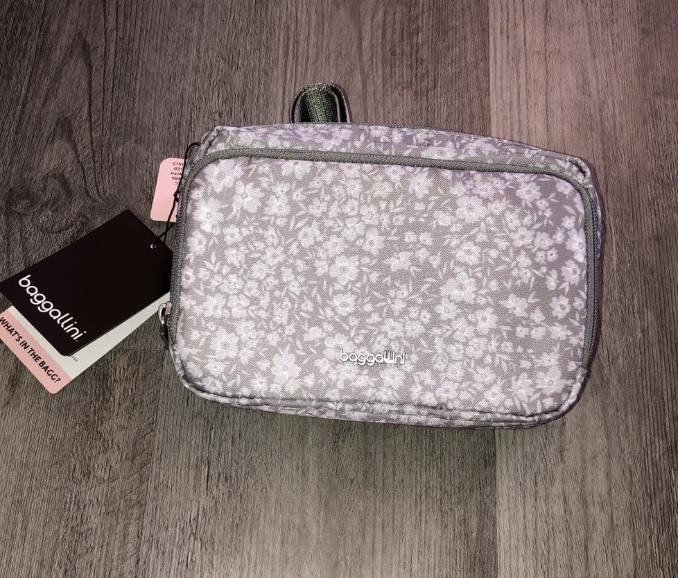 baggallini 100% Polyester True Classic Belt Sling Bag Color Light Gray Petal NWT