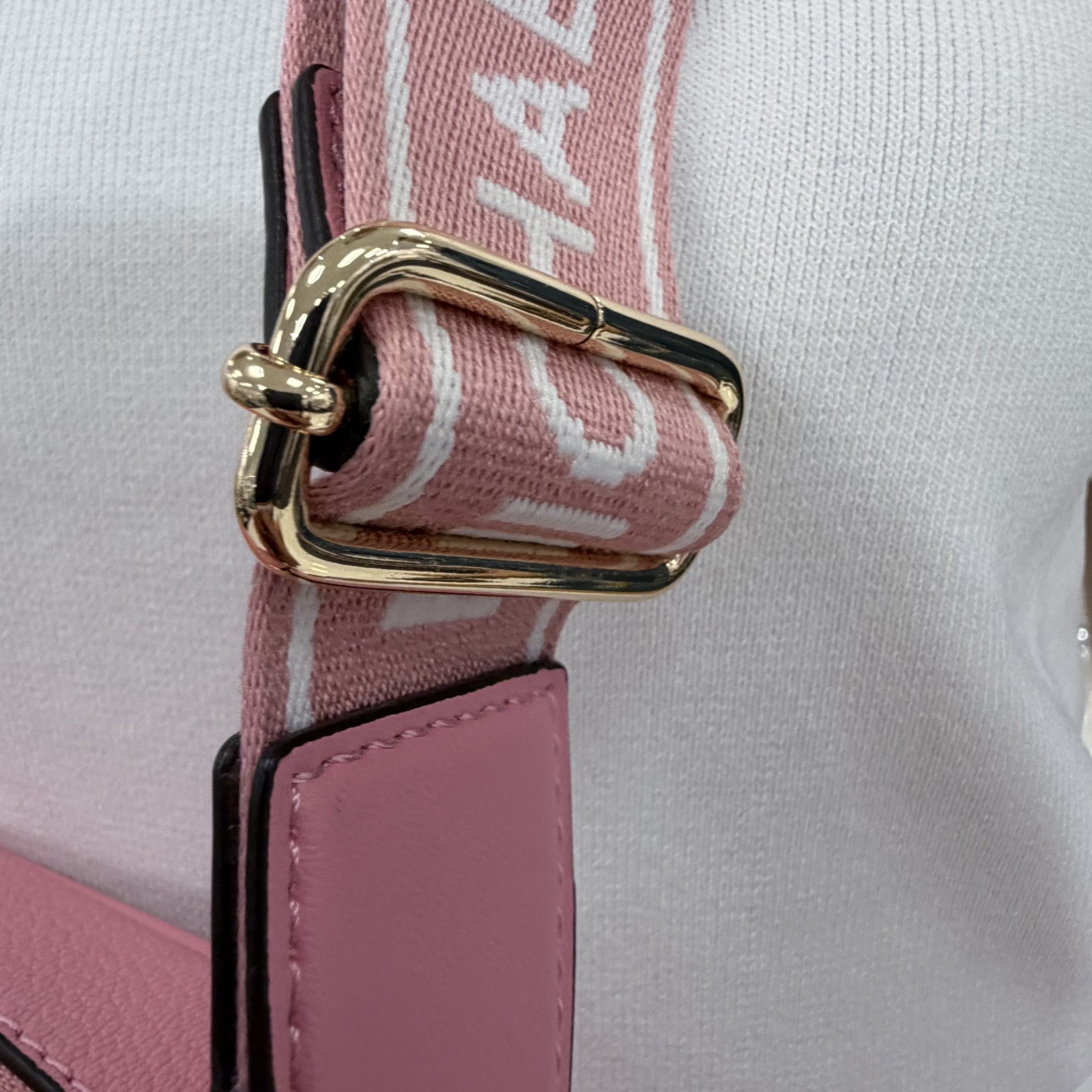 Michael Kors Jet Set 3in1 MD Crossbody with Tech Attached Leather Carnation