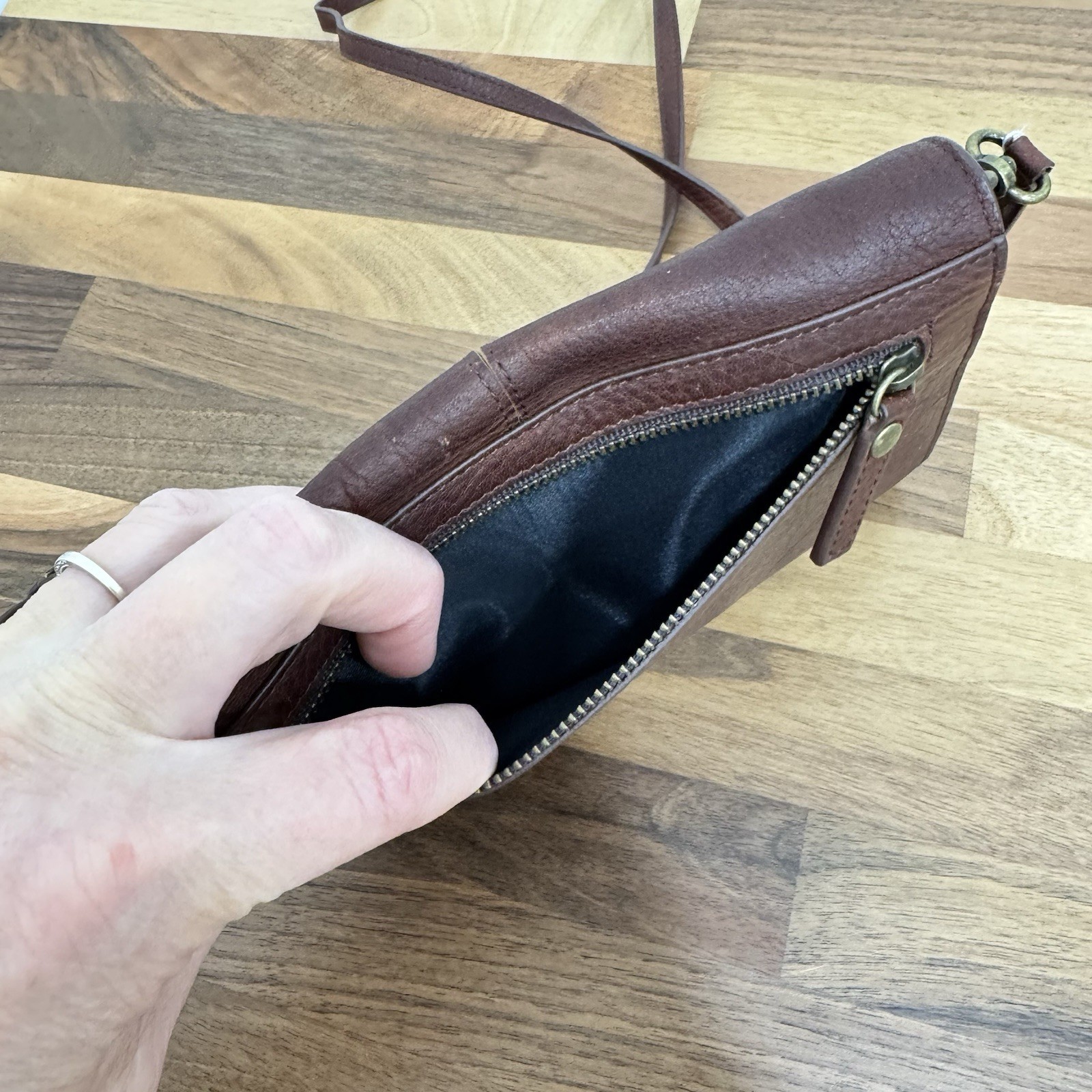 DULUTH TRADING Co Brown Crossbody Leather Organizer Cards Cash Coins ID Wallet