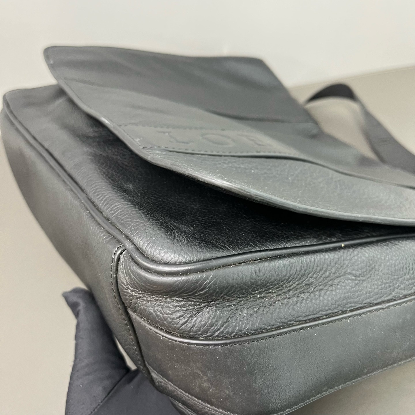 Loewe Pre-Owned Authentic Messenger Bag Black Free Tracked Shipping