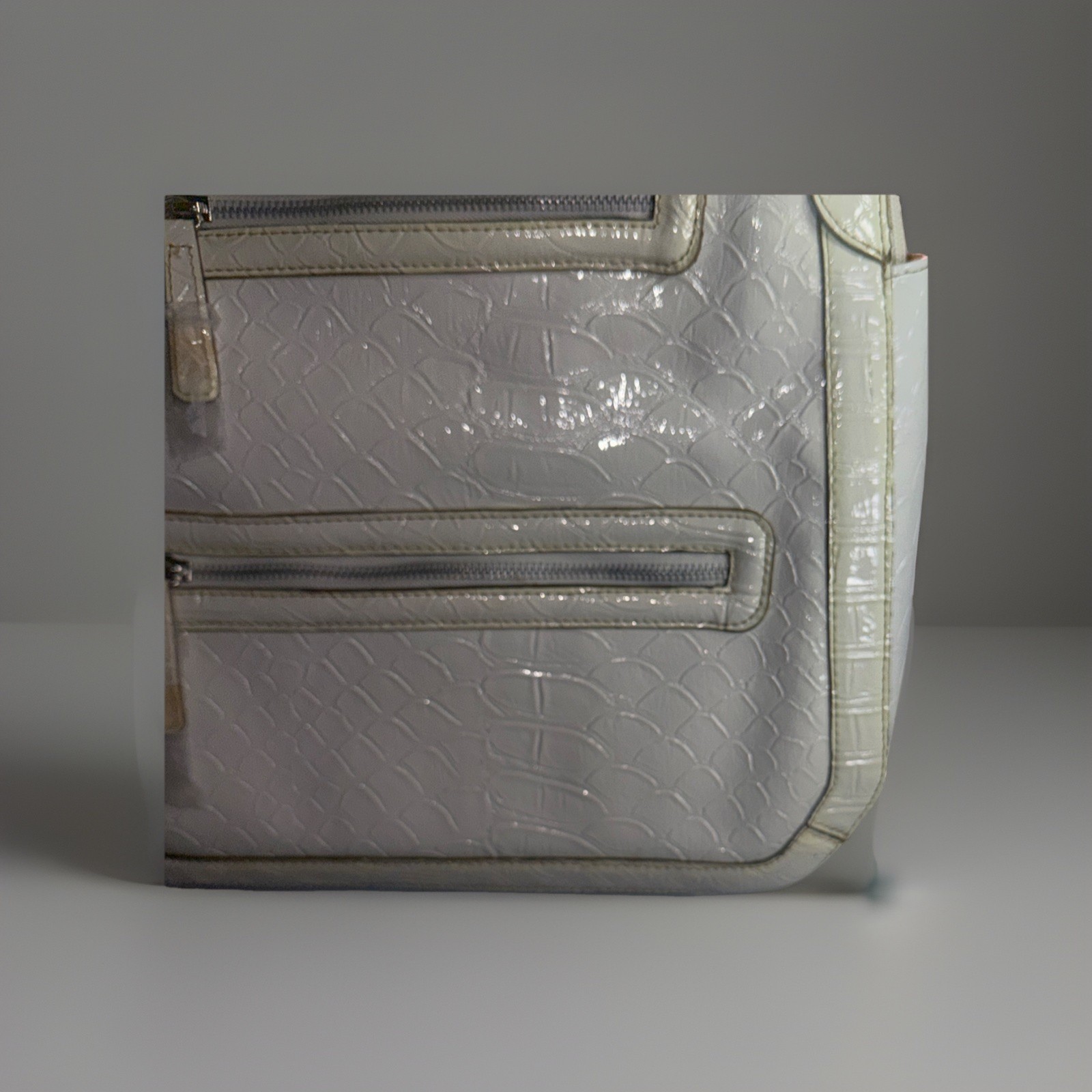 Vintage Attention White crocodile-embossed Faux leather bag with silver hardware