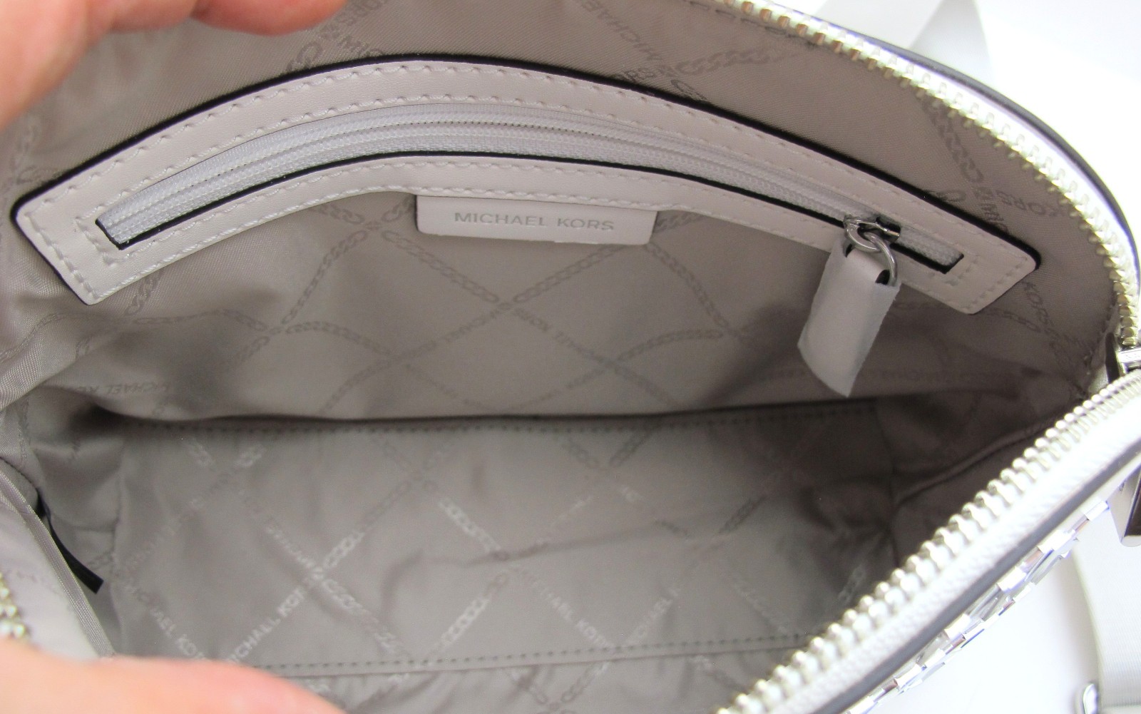 NEW Auth MICHAEL KORS JET SET CHARM LG Dome Silver MK Logo Crossbody Optic White
