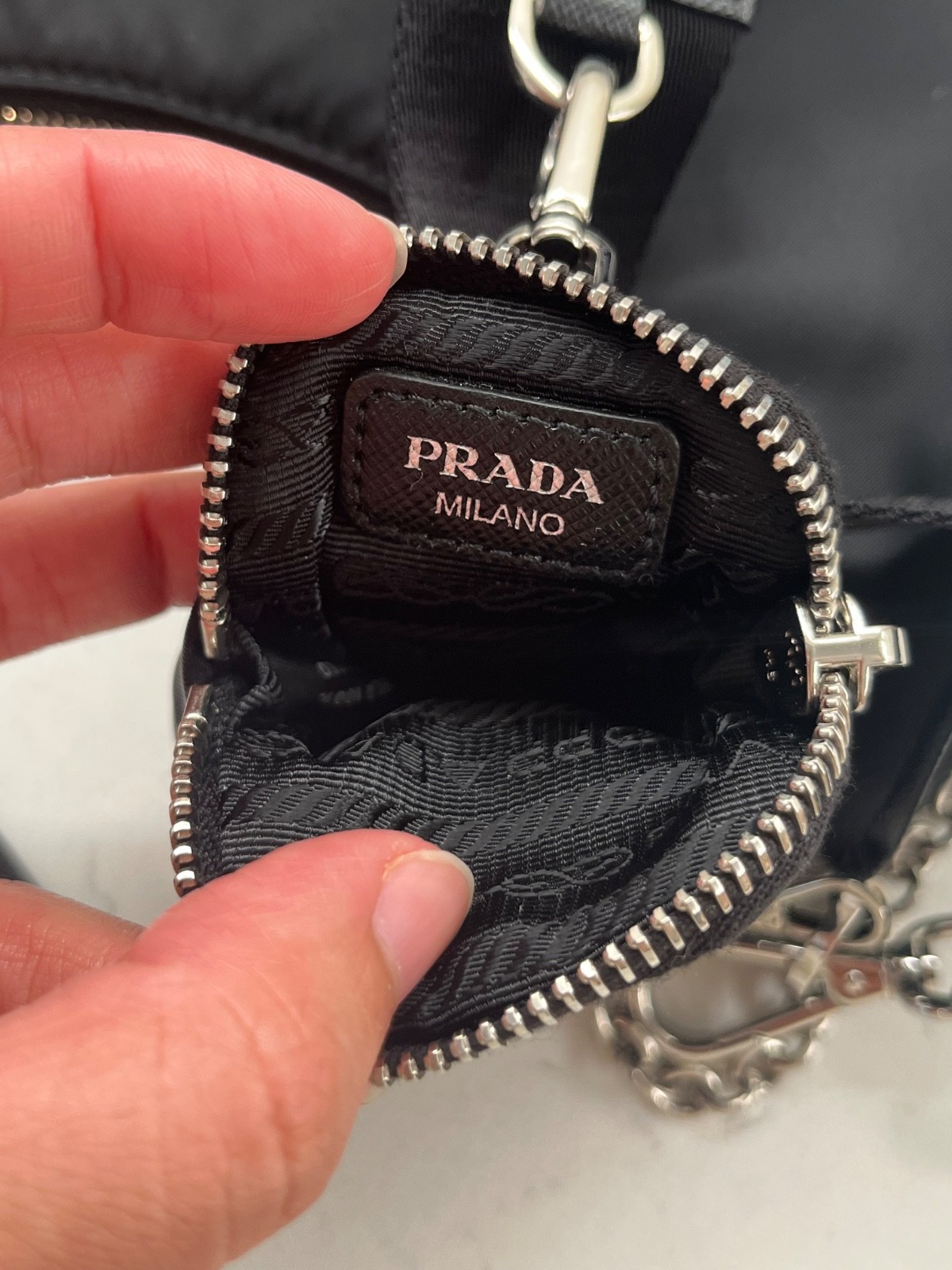 AUTHENTIC PRADA Re-Edition 2005 Nylon Shoulder Bag/Crossbody in Black