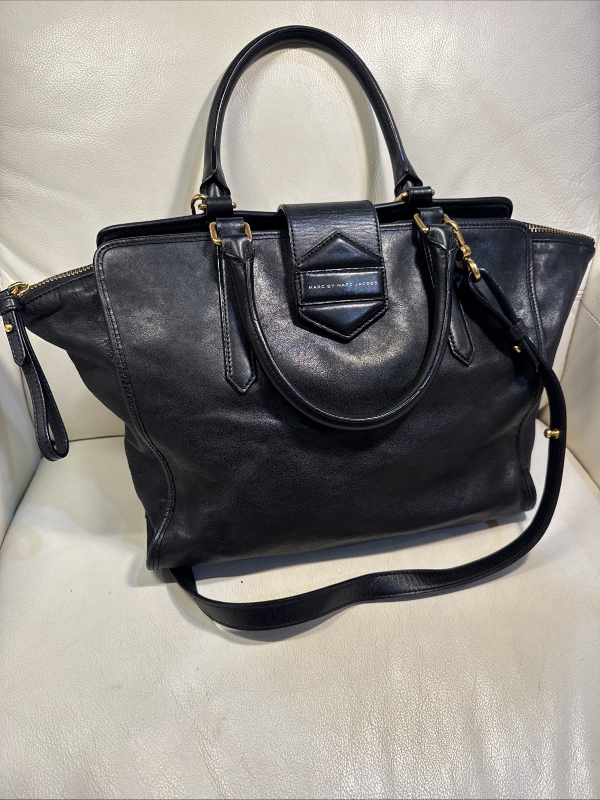 Marc By Marc Jacobs Flipping Out Large Leather Tote Black/Brass/Strap 🔥