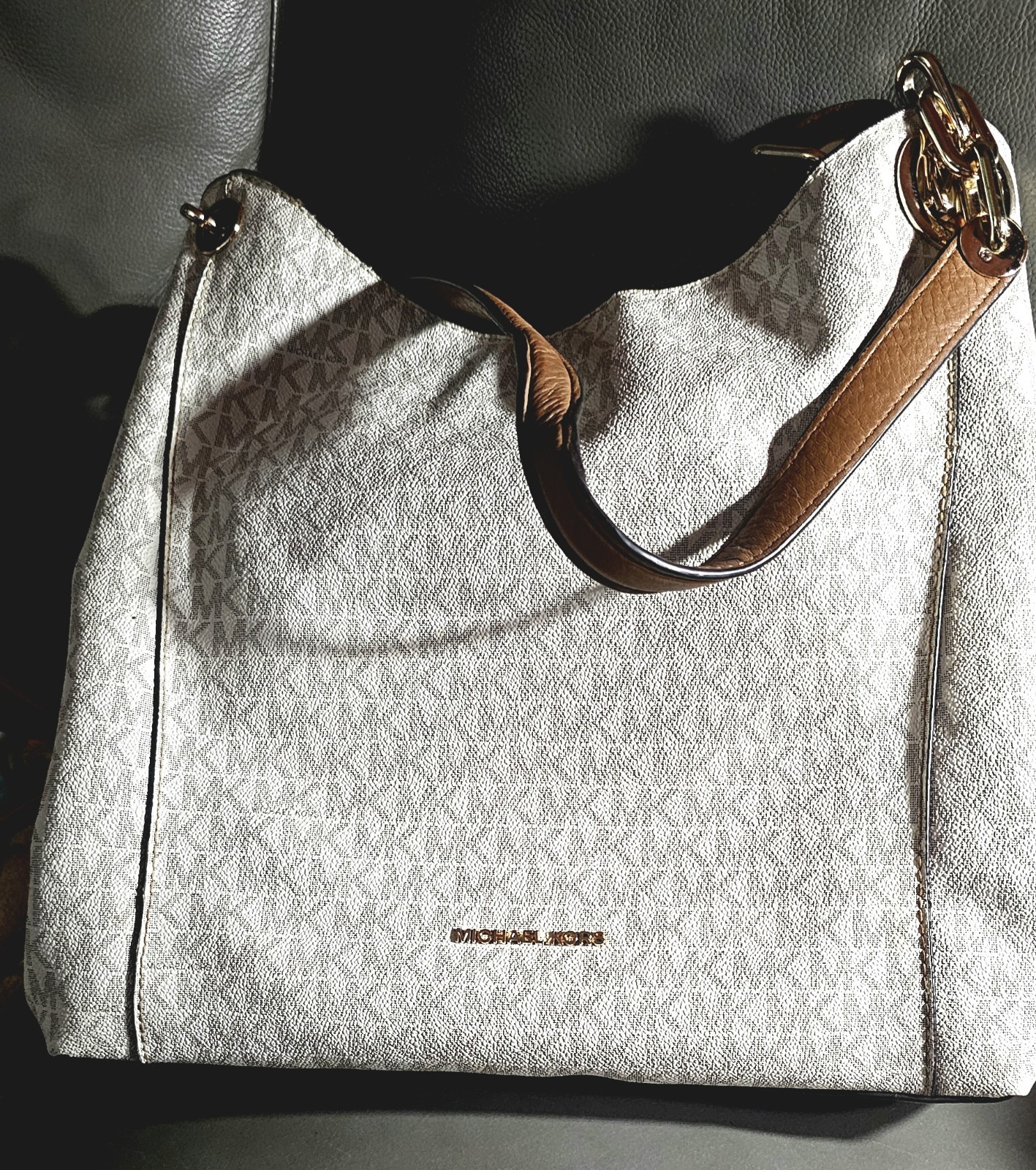 Michael Kors Logo Hobo Shoulder Bag Large Beige/Brown Charm Pockets Magnetic
