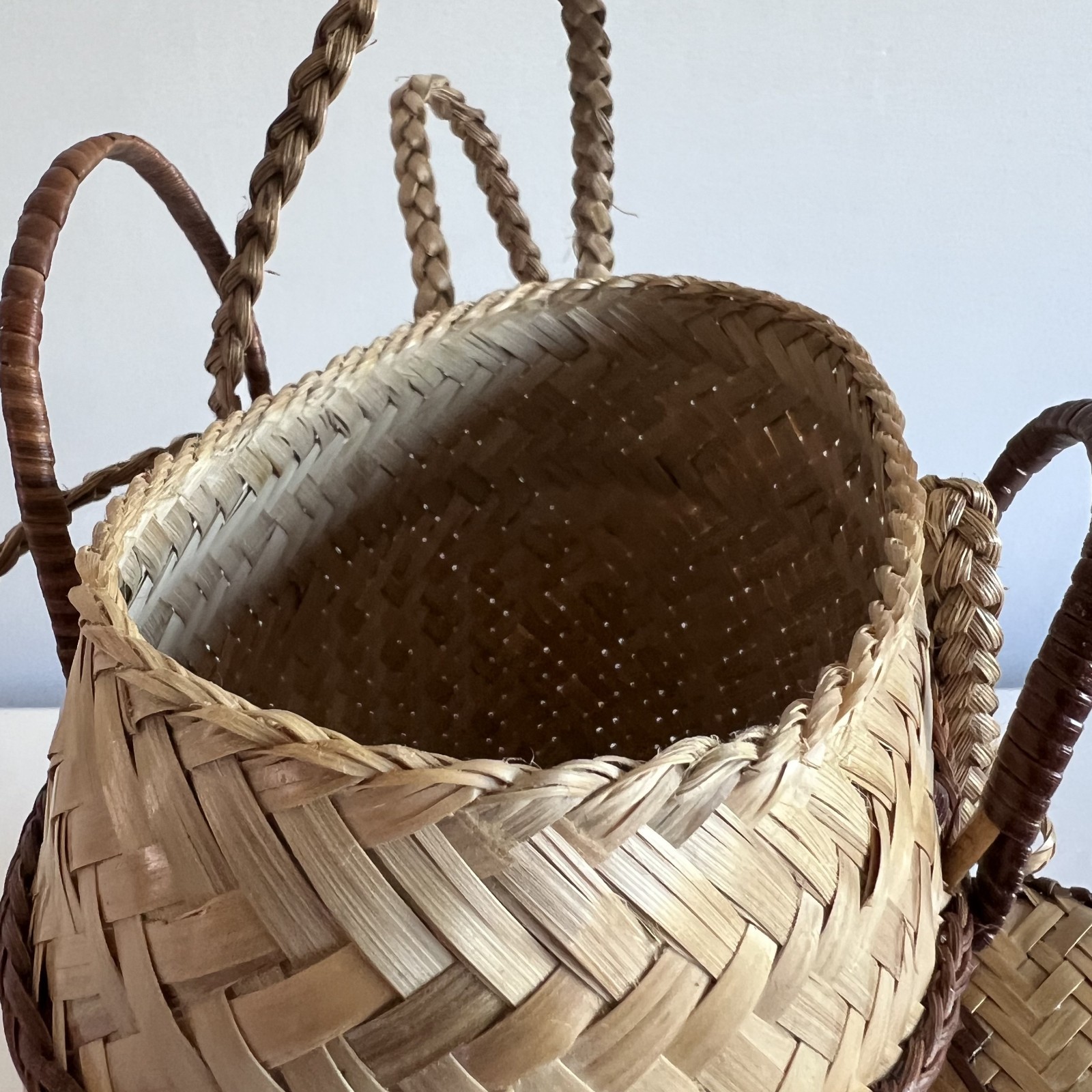 Vintage Hand Woven Straw Basket Handbag Shoulder Bag Folk Art Boho Purse Lid
