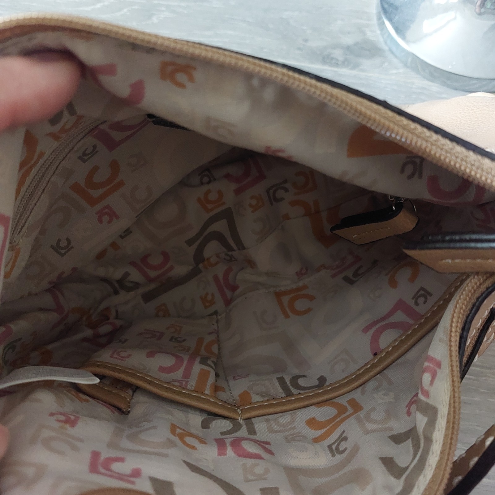Liz Claiborne Camel Brown Shoulder Bag Classic Hobo Style Everyday Carry Hang Ta