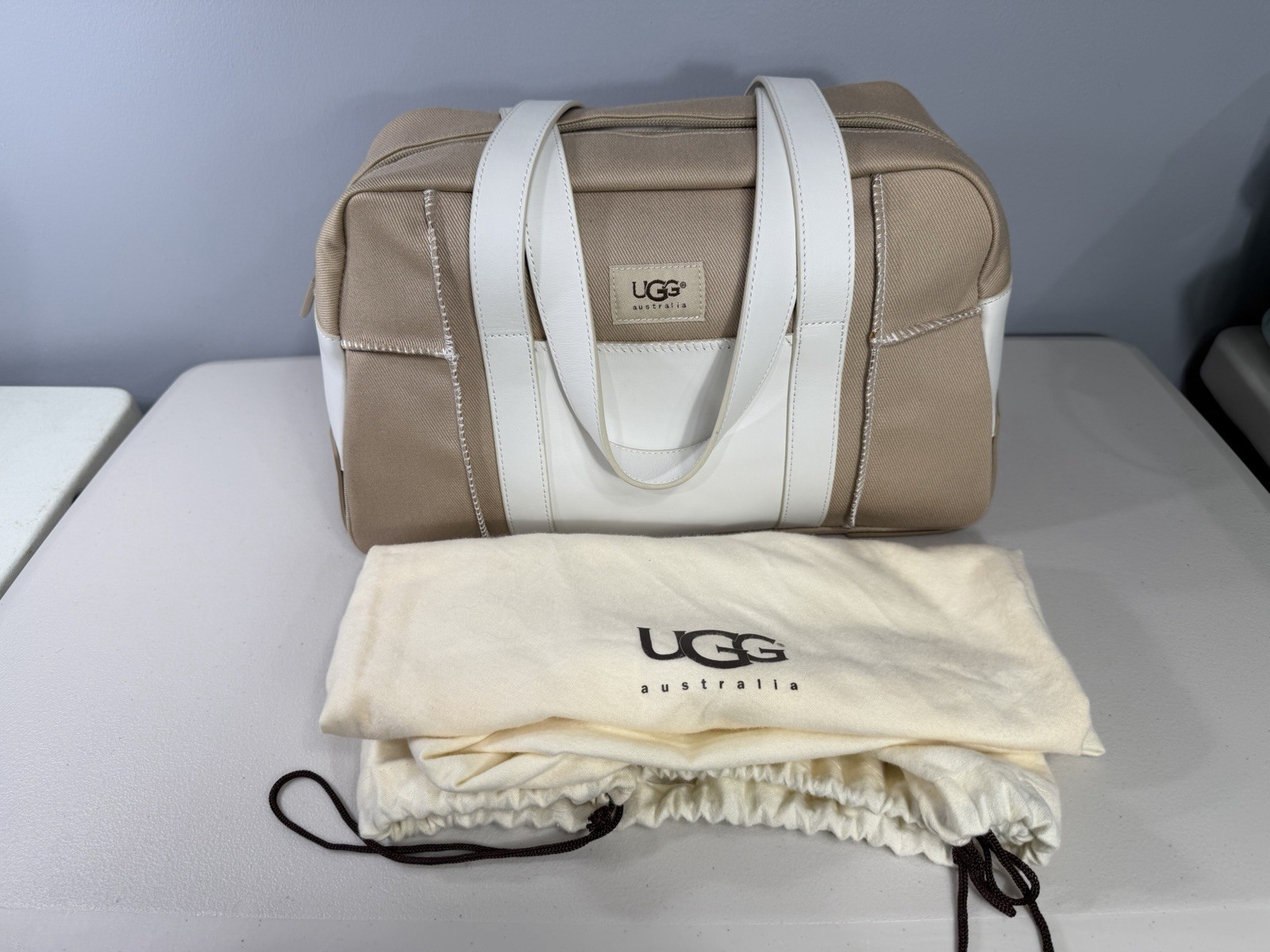 UGG Australia Medium Beige & White Zip Shoulder Bag Silver Hardware Dust Bag