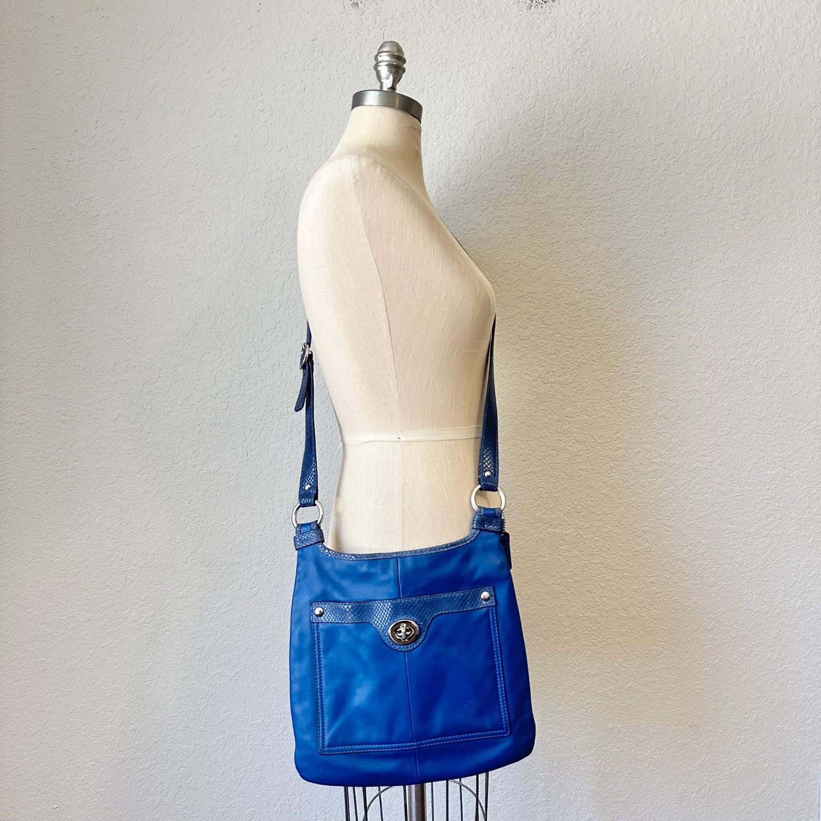 COACH Penelope Shoulder Bag Royal Blue Leather Snakeskin Trim Crossbody Purse