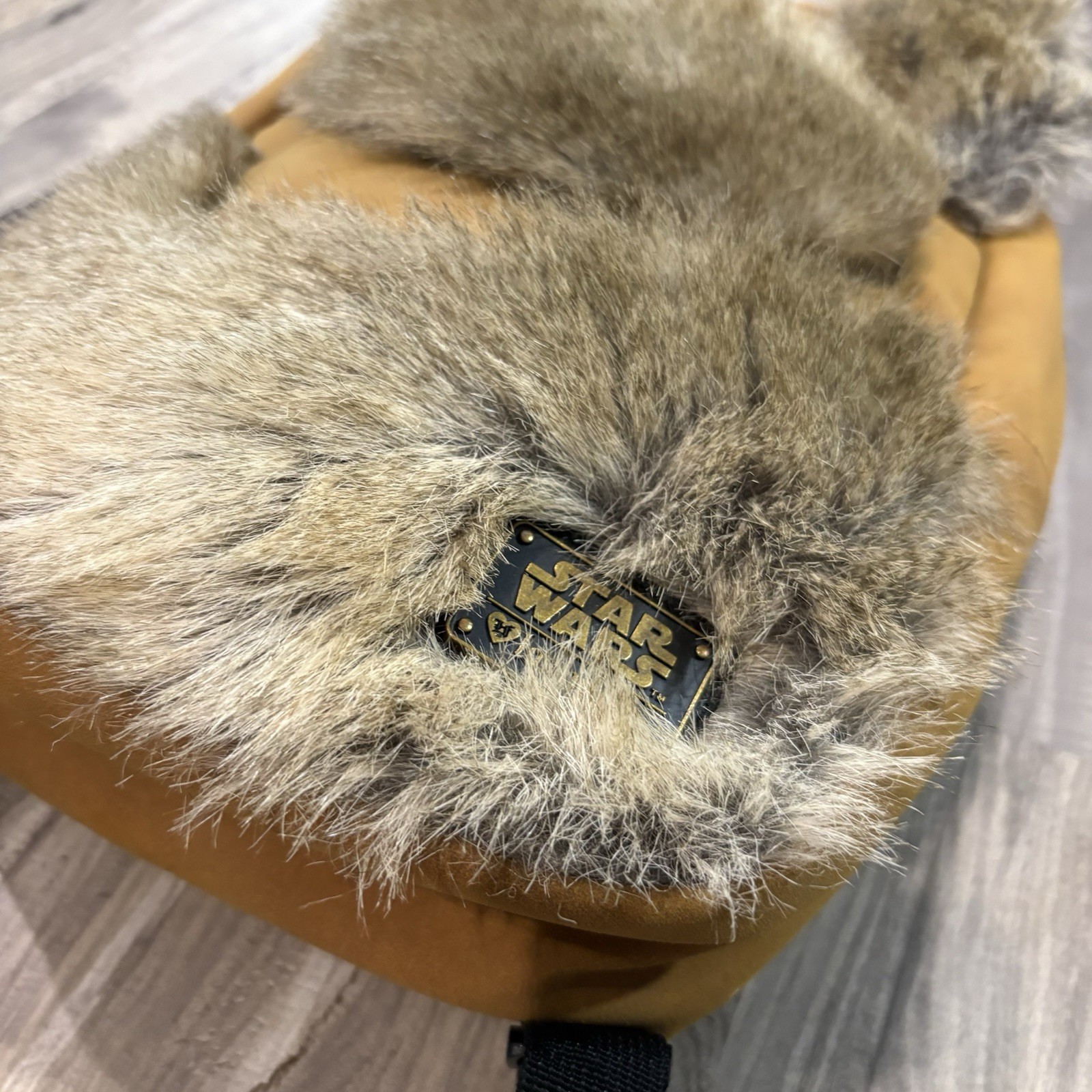EXCELLENT Loungefly OG Disney Star Wars Ewok Furry Backpack