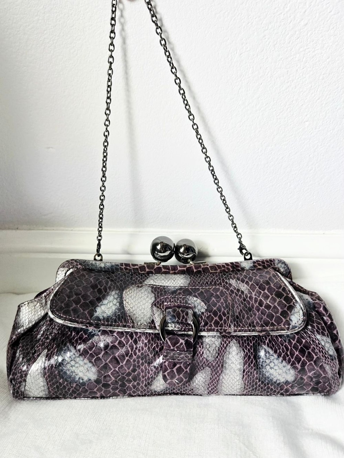 Sondra Roberts Purple Faux Snakeskin Kiss-Lock Convertible Clutch Bag – EUC