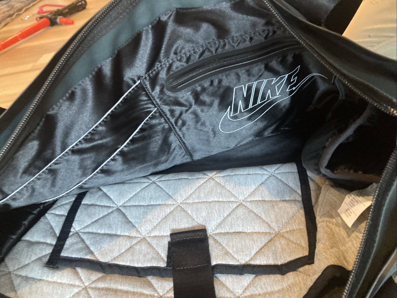 Nike Waterproof Black Nylon Travel Shoulder Hobo Messenger Carry On Bag 21″