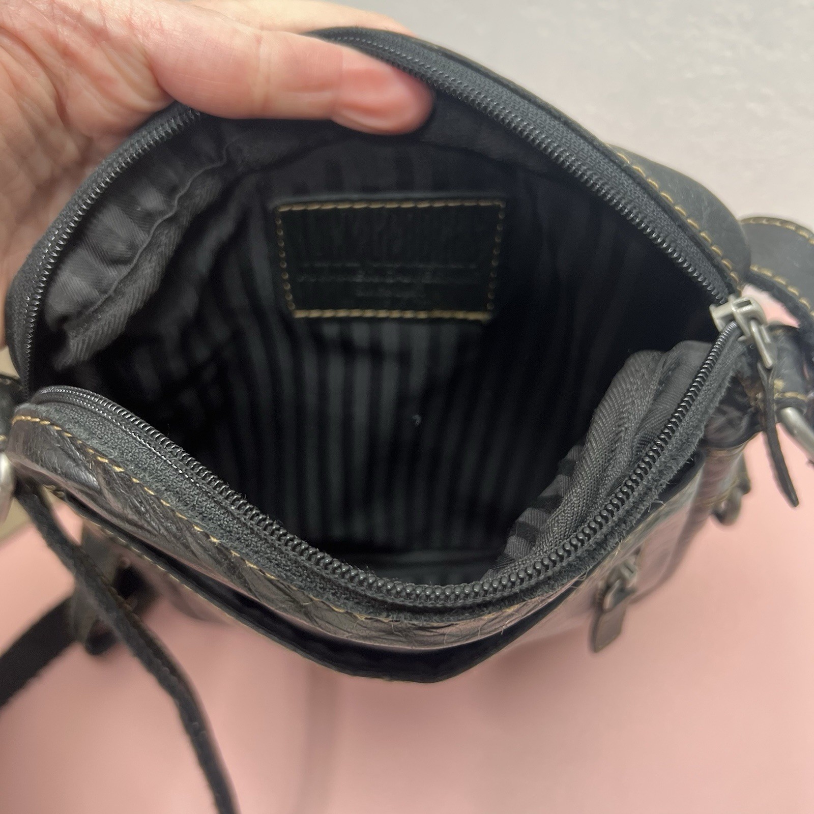 Jack Georges Voyager Slim Buffalo Leather Crossbody Bag – Black