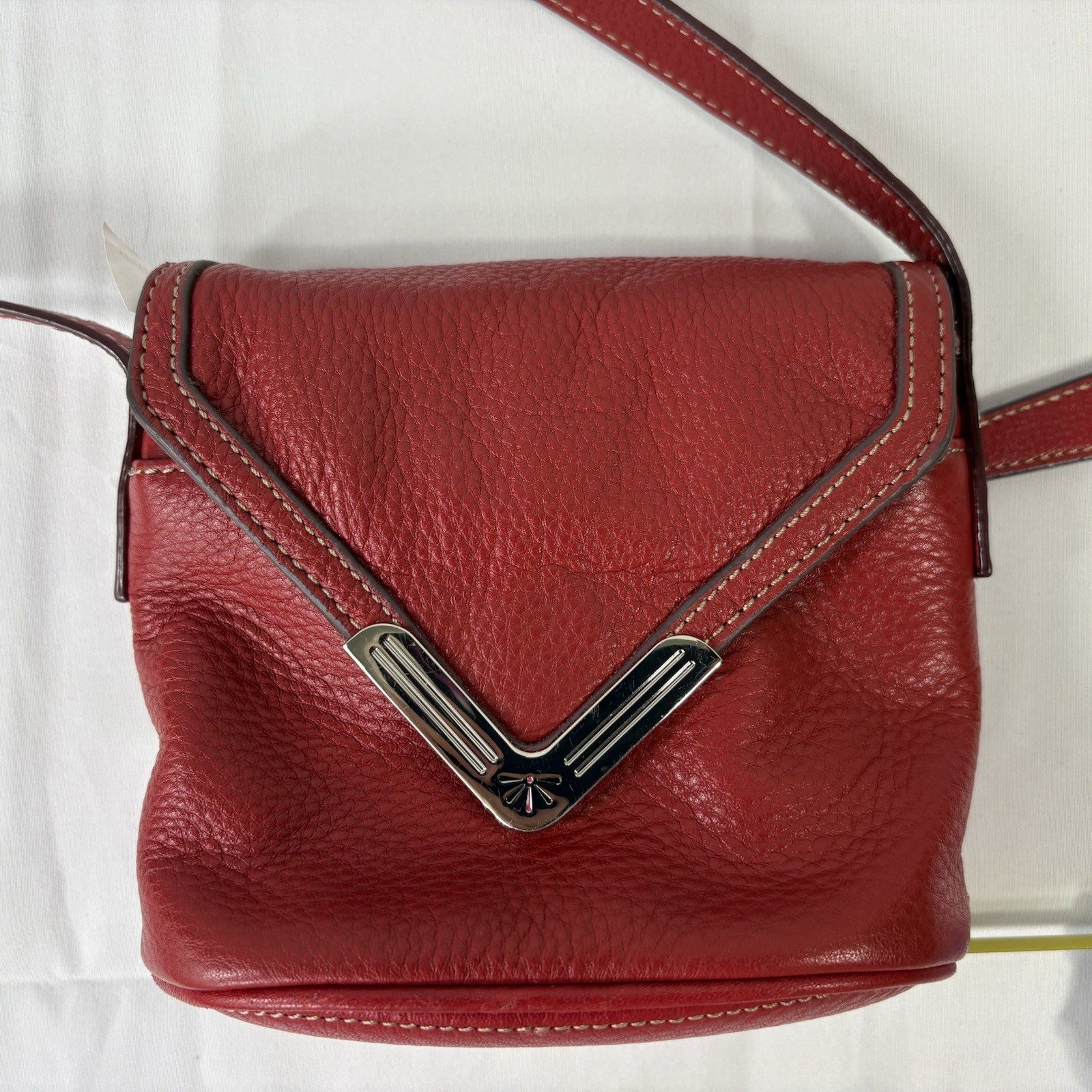Isaac Mizrahi Live! Y2K Red Pebbled Leather Crossbody Bag Silver V-Clip Chevron