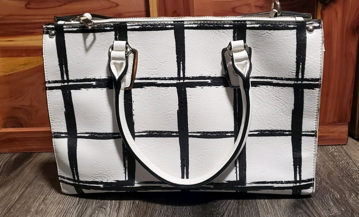 Black Rivet Shoulder Bag White/Black Zip & Snap 15in x 10in x4in