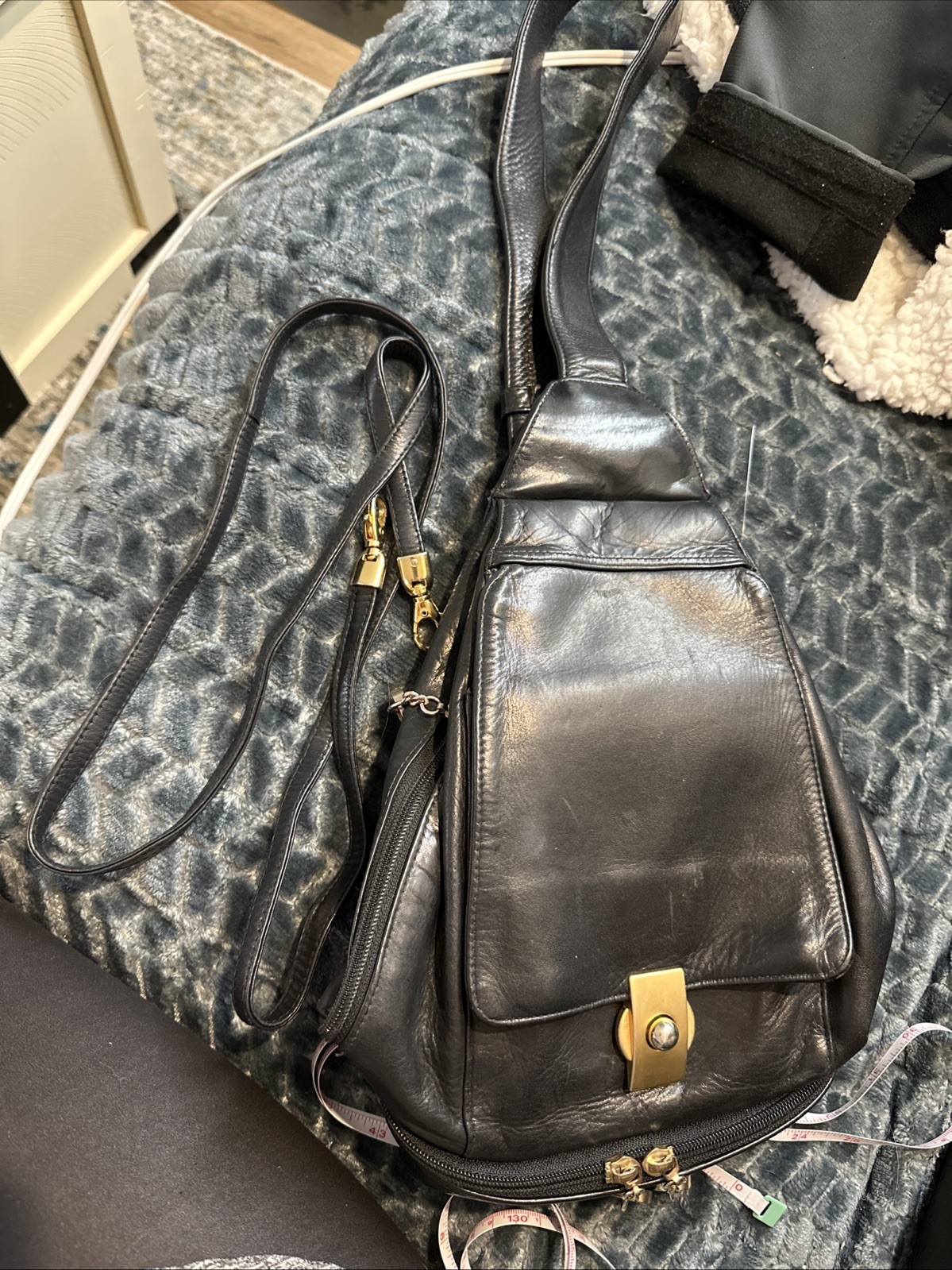 Vtg Perlina Leather NY Slingpack Bag Side Zip Entrance Bottom Zip Compartment