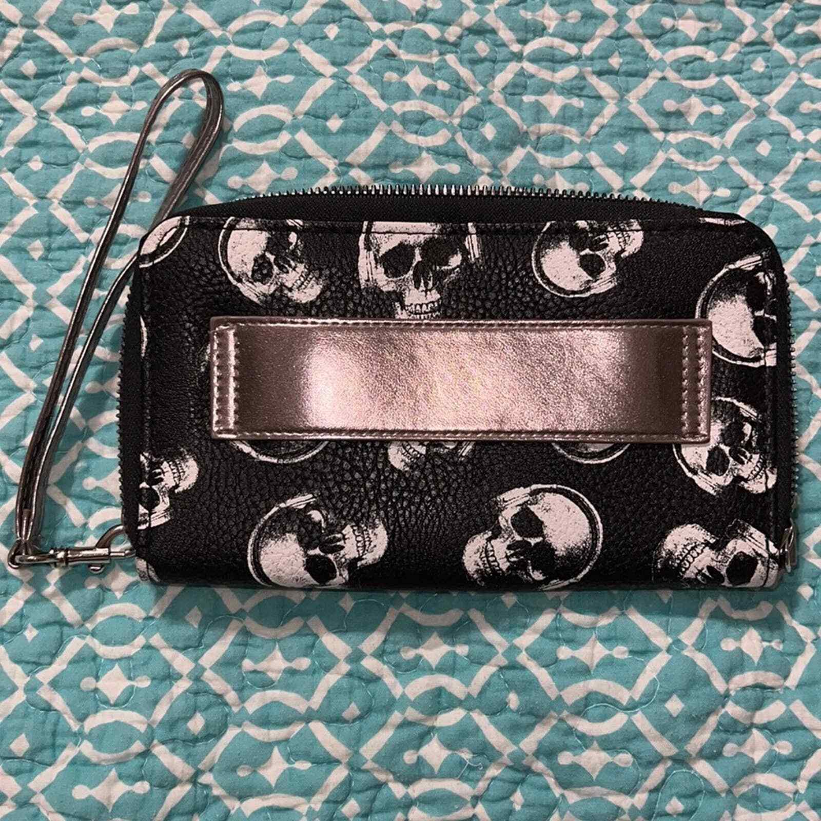 Skulls wristlet wallet zip close 3 pouch card holders 13 pro max fits halloween