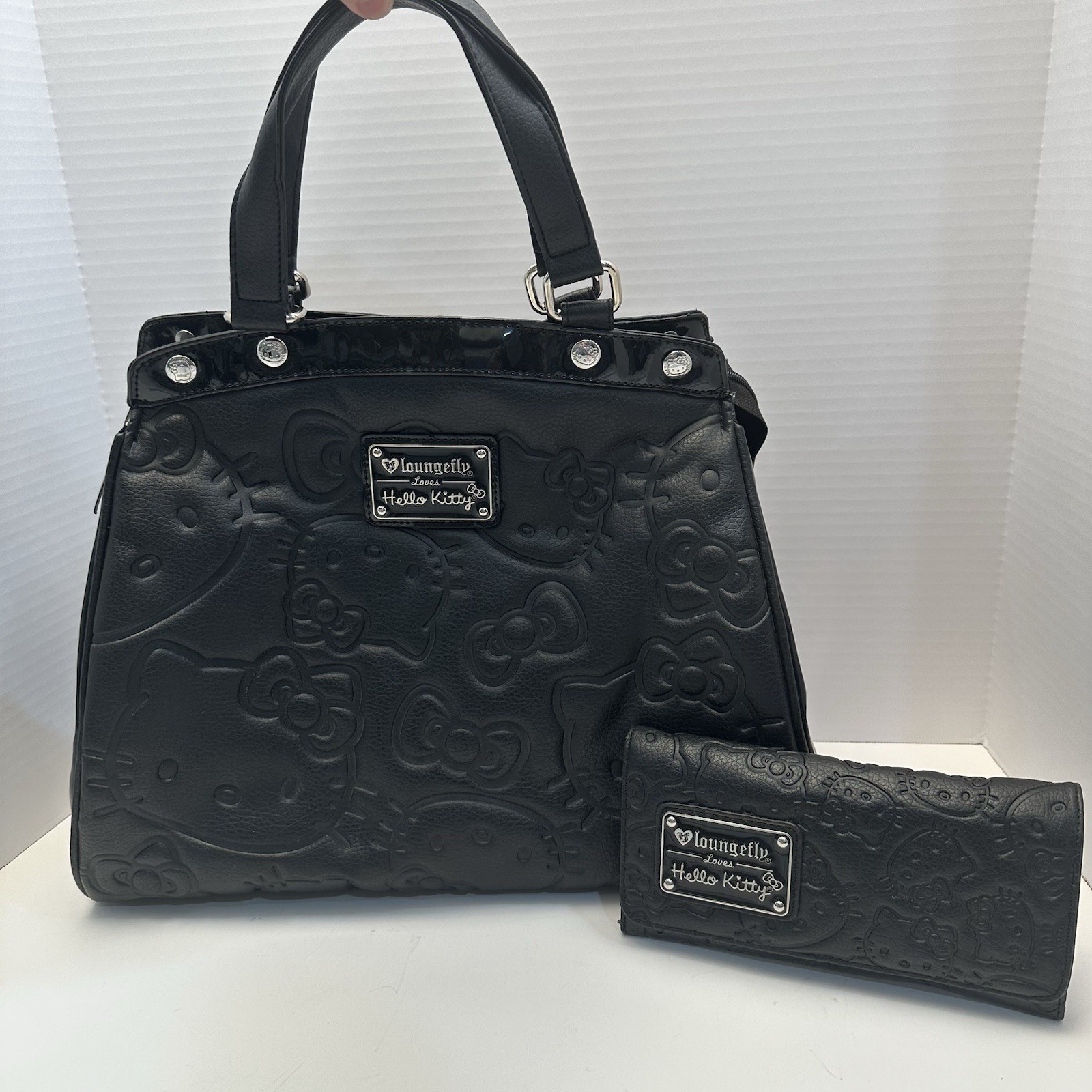 2013 Loungefly Hello Kitty RARE Large Black Embossed Purse & Wallet