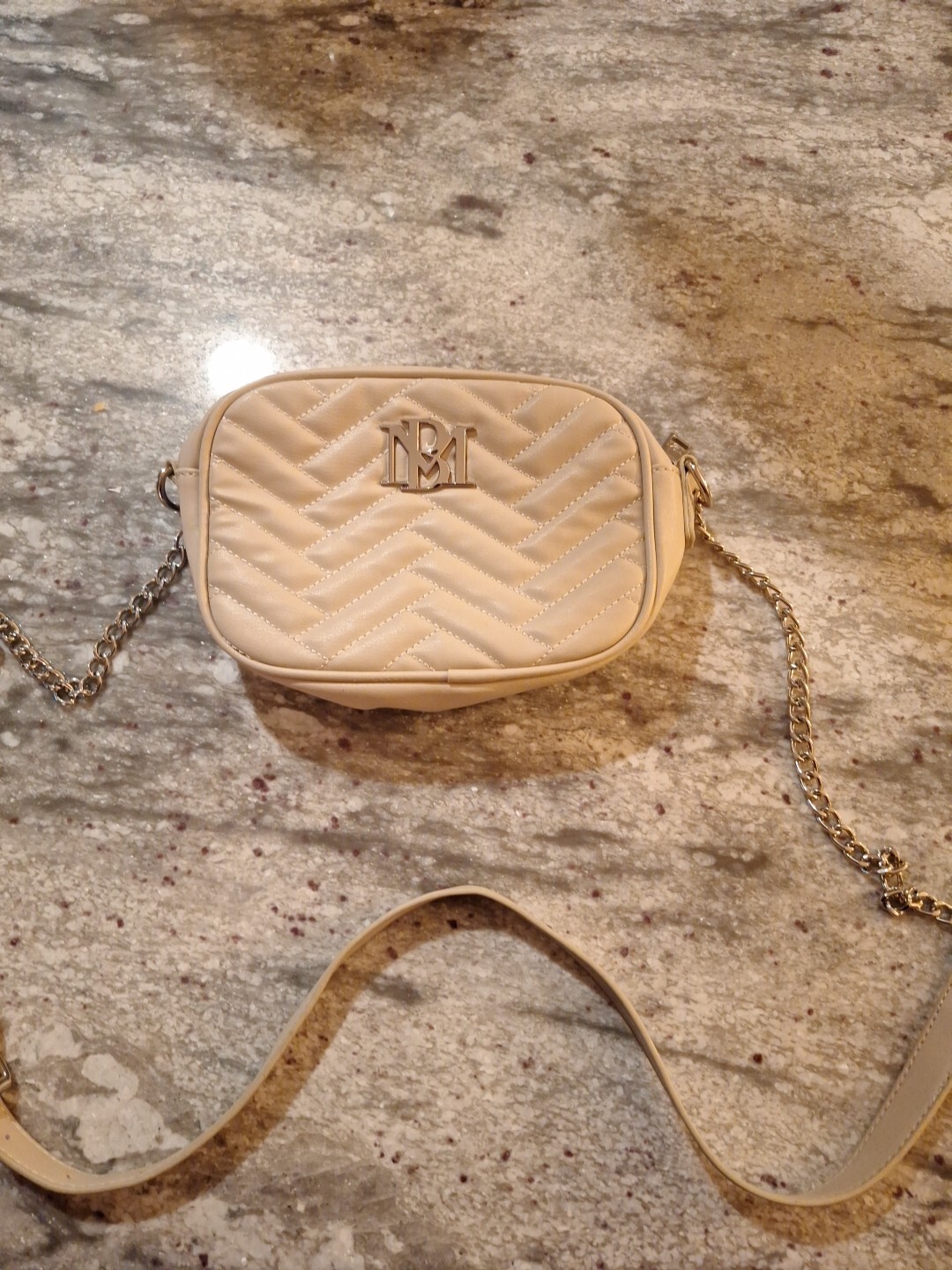 Badgley Mischka Cream PURSE Crossbody Bag Quilted, Adjustable Chain Detail Strap