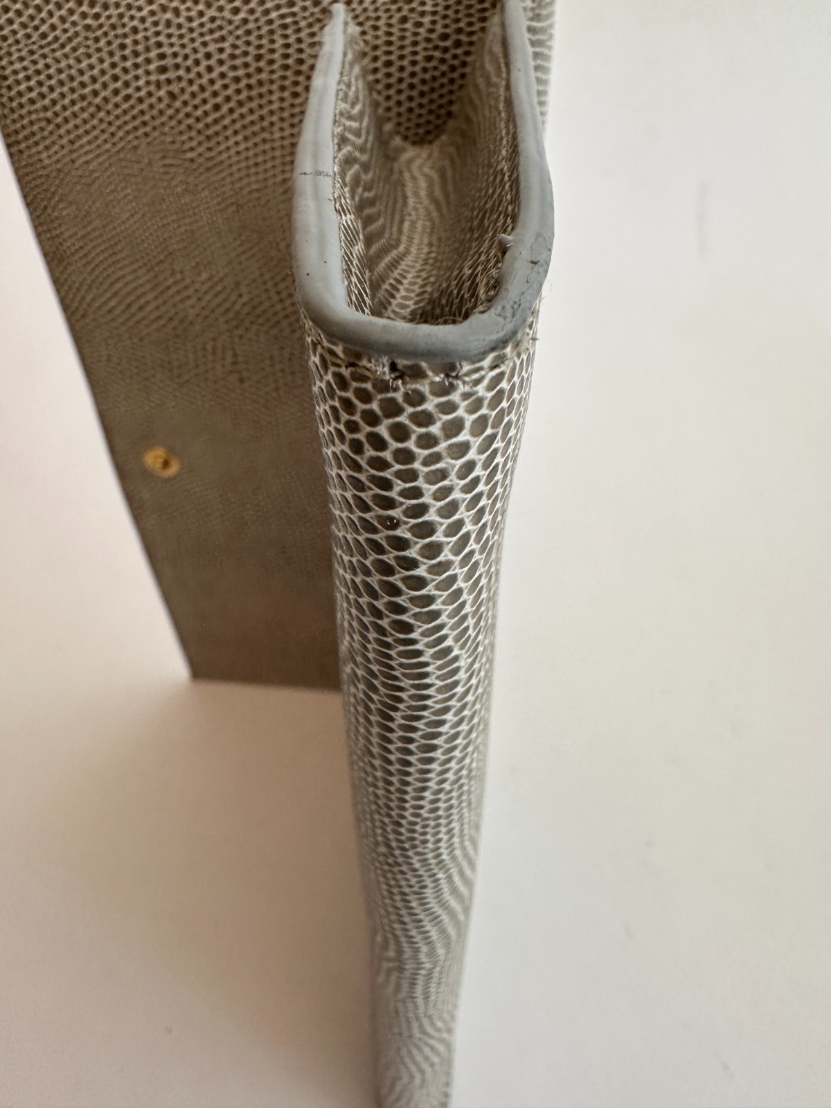 St John Wallet Organizer Clutch 9.5 Inch Embossed Leather Lizard Print Gray Nice